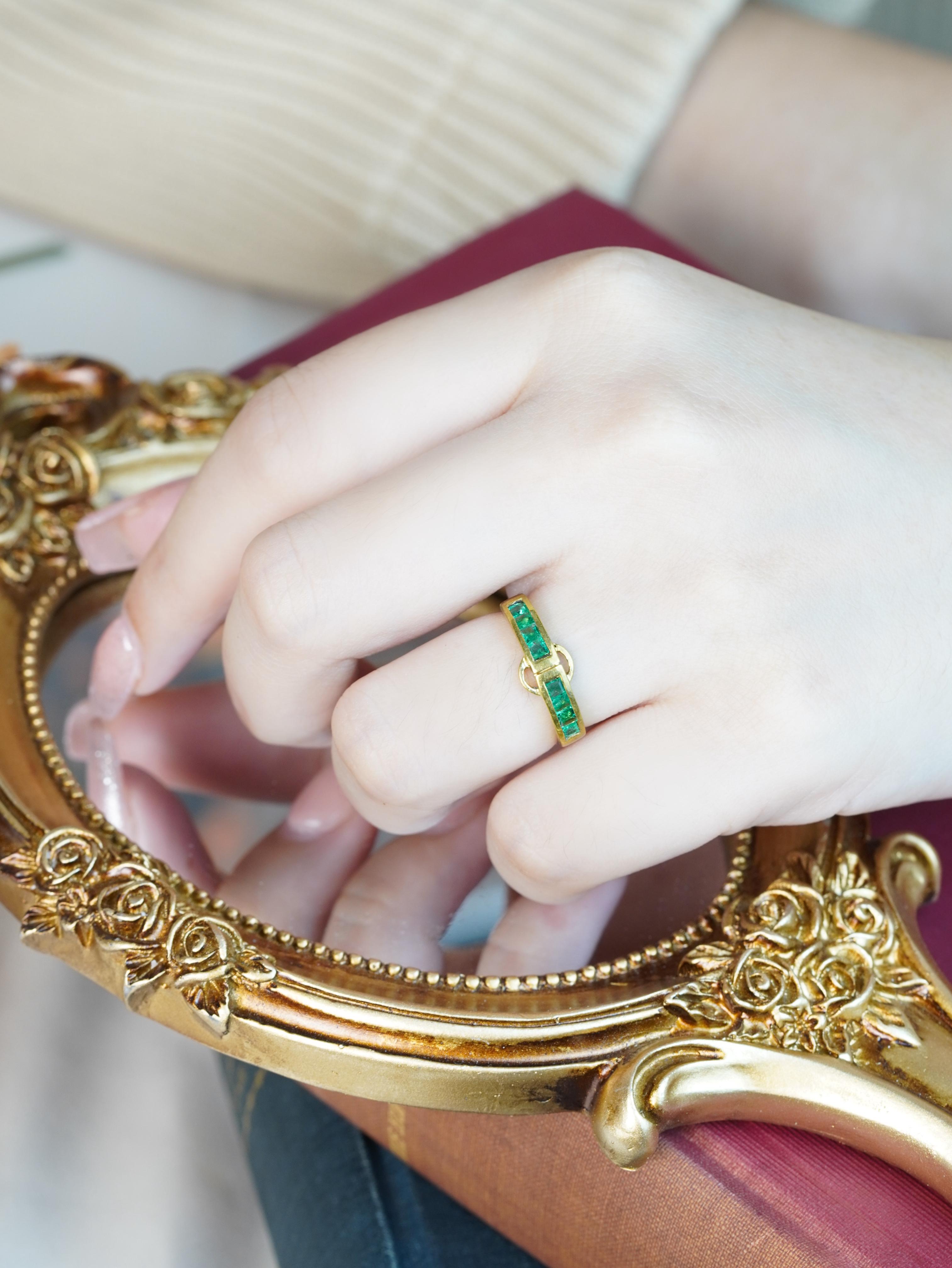 9K Gold Natürlicher Smaragd Vintage Style Ring im Angebot 2