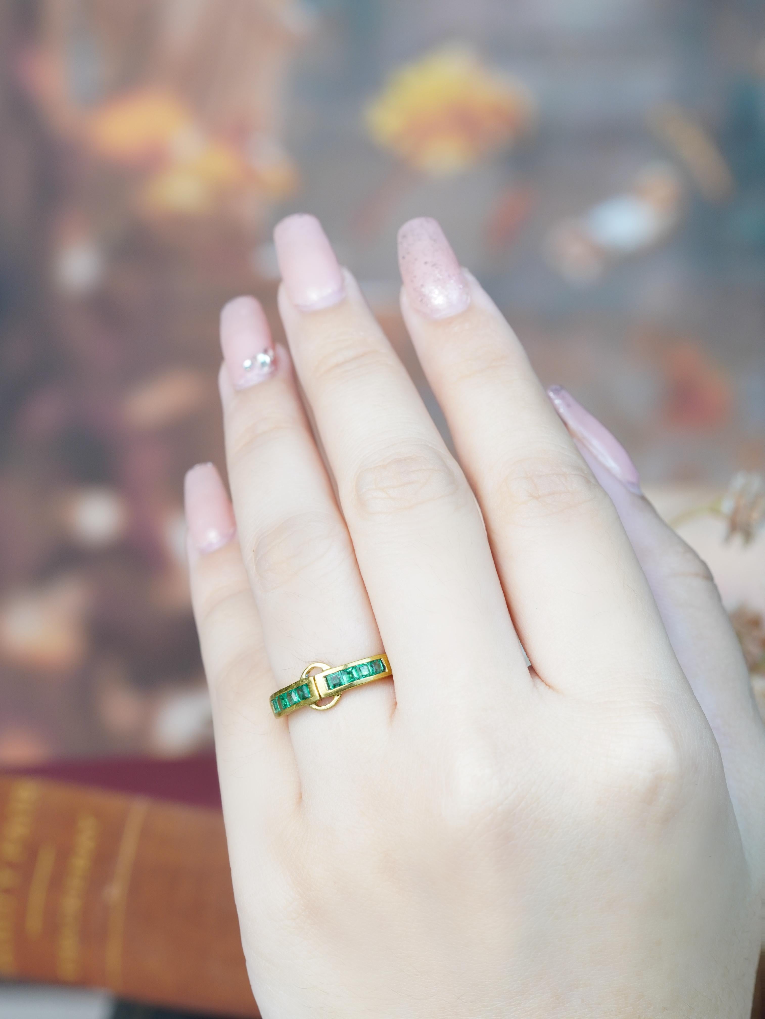 9K Gold Natürlicher Smaragd Vintage Style Ring im Angebot 3
