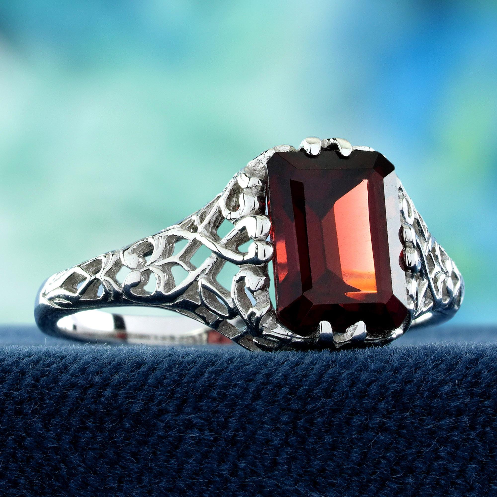 Édouardien Bague filigrane en or 9K à grenat naturel de style vintage en vente