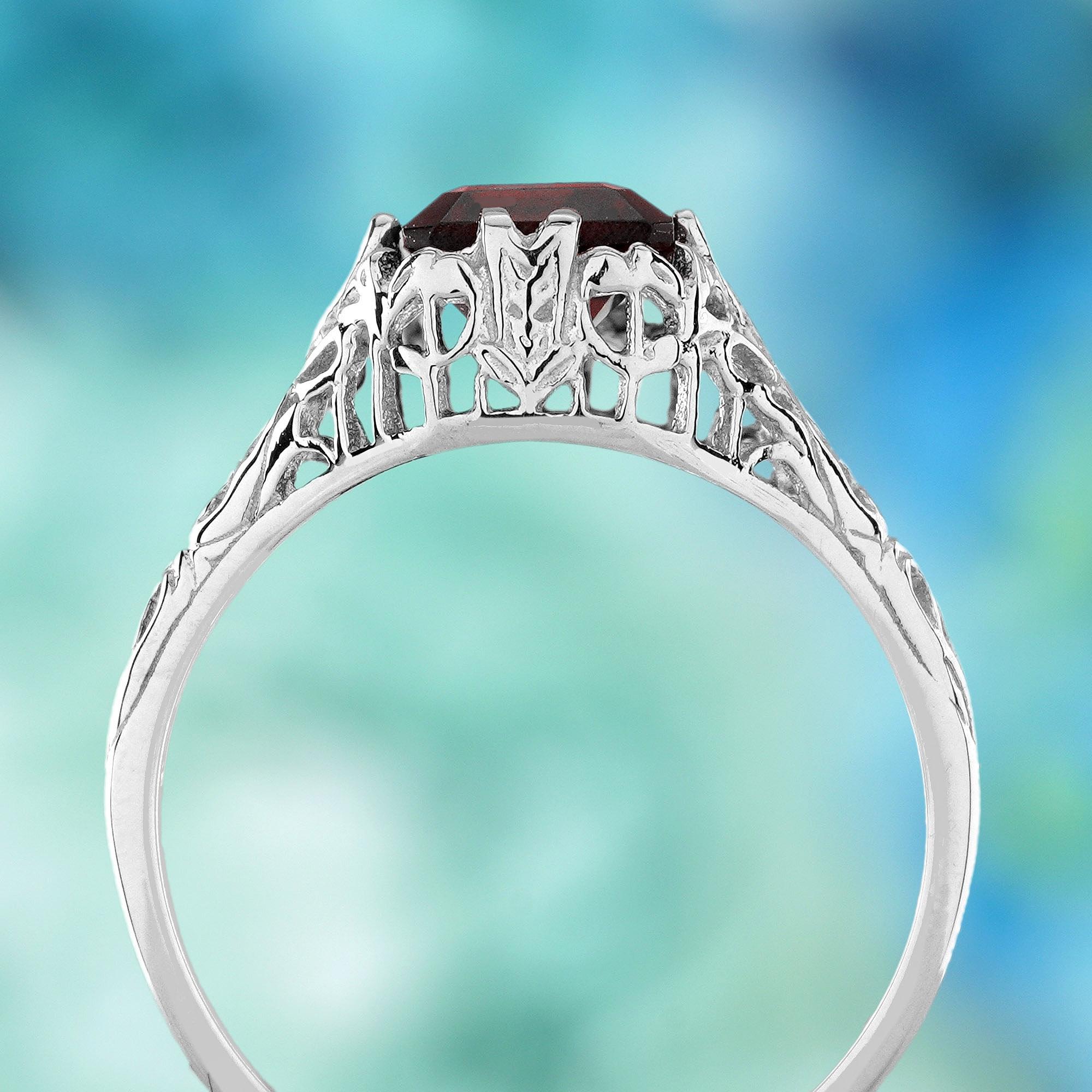 Bague filigrane en or 9K à grenat naturel de style vintage Neuf - En vente à Bangkok, TH