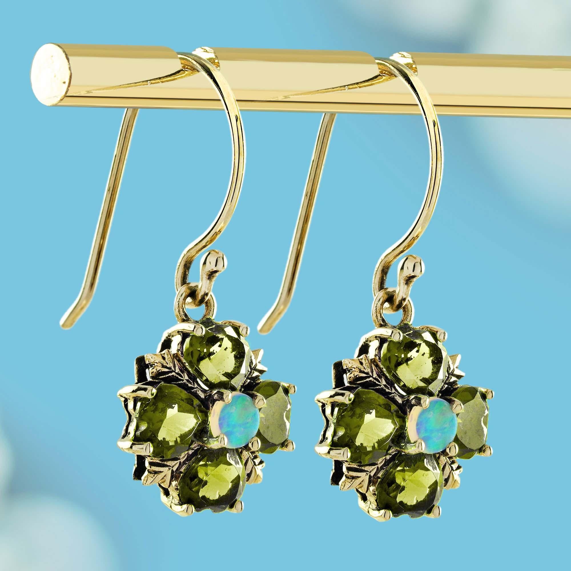 9K Gold Natürlicher Opal und Peridot Vintage Style Tropfenohrringe (Edwardian) im Angebot