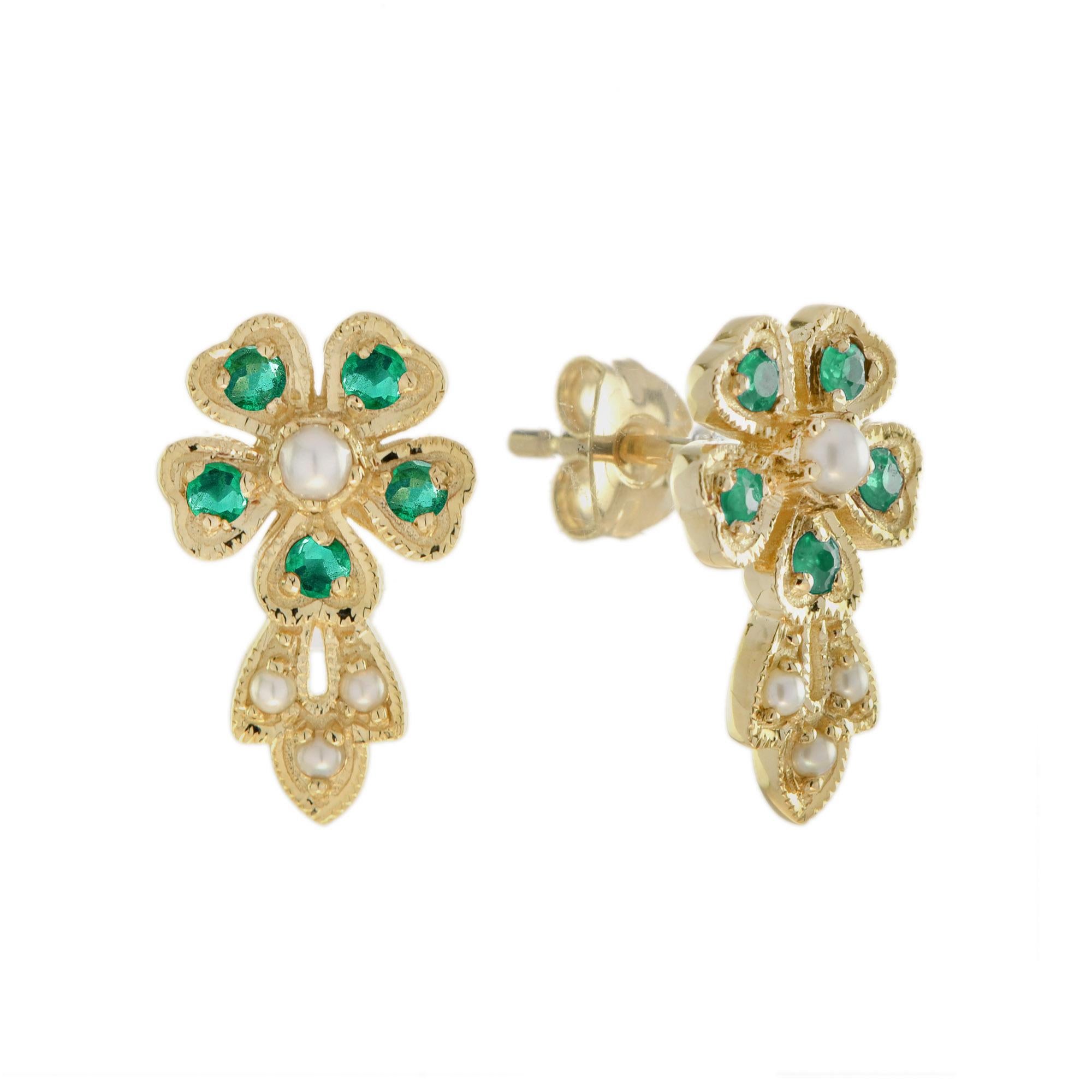 9K Gold Natürliche Perle und Smaragd Vintage Style Blumen Ohrstecker im Angebot