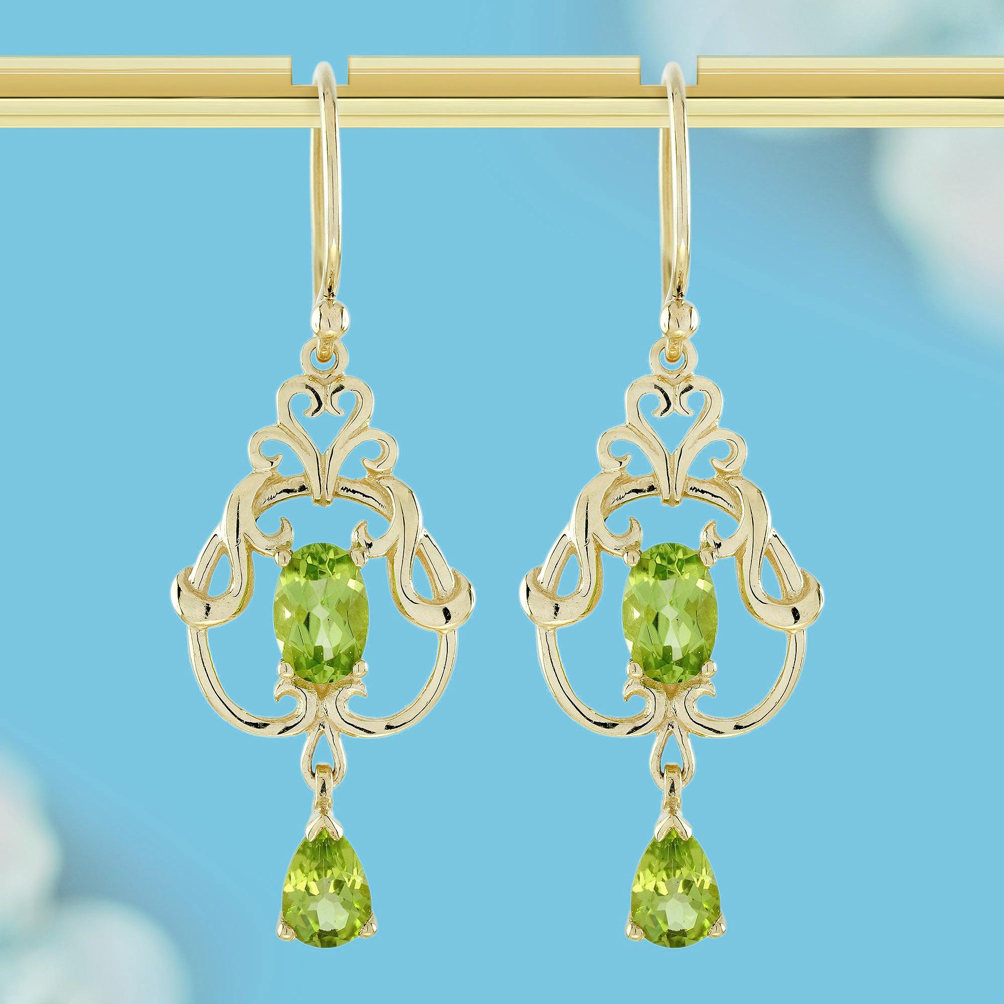 Victorien Pendentif et boucles d'oreilles en or 9K avec péridot naturel de style victorien en vente