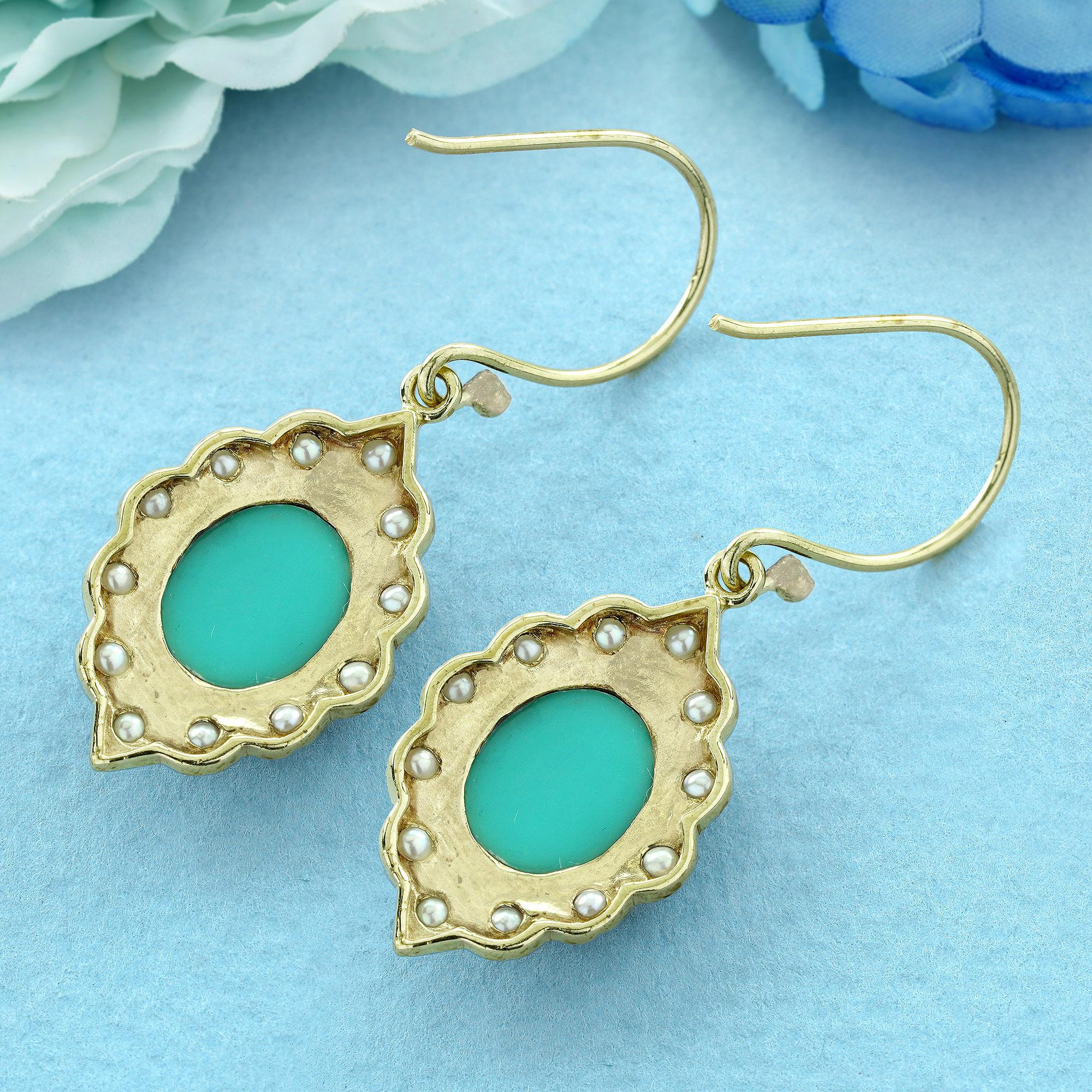 Taille ovale Boucles d'oreilles pendantes en or 9K avec turquoise naturelle et perles de style Art Déco en vente