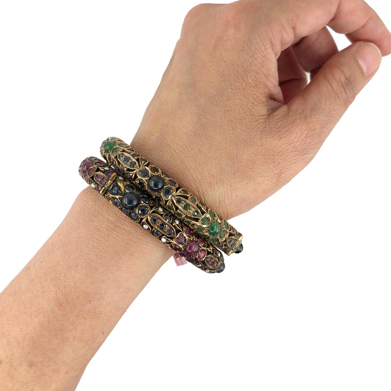 9 Karat Gold zwei Armreifen Armbänder im Zustand „Gut“ in New York, NY