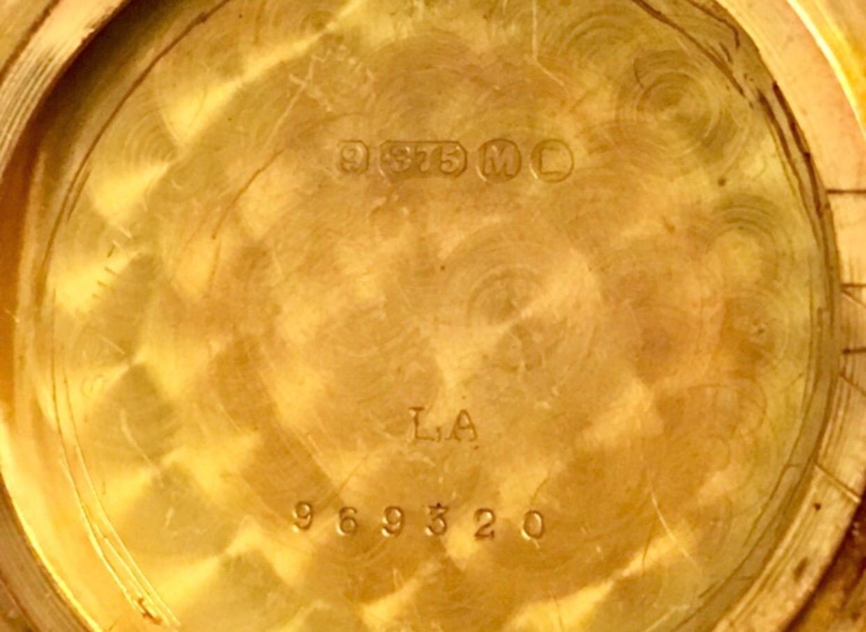 Mechanische Uhr aus 9 Karat Gold in Kissenform aus den 1950er Jahren im Angebot 5