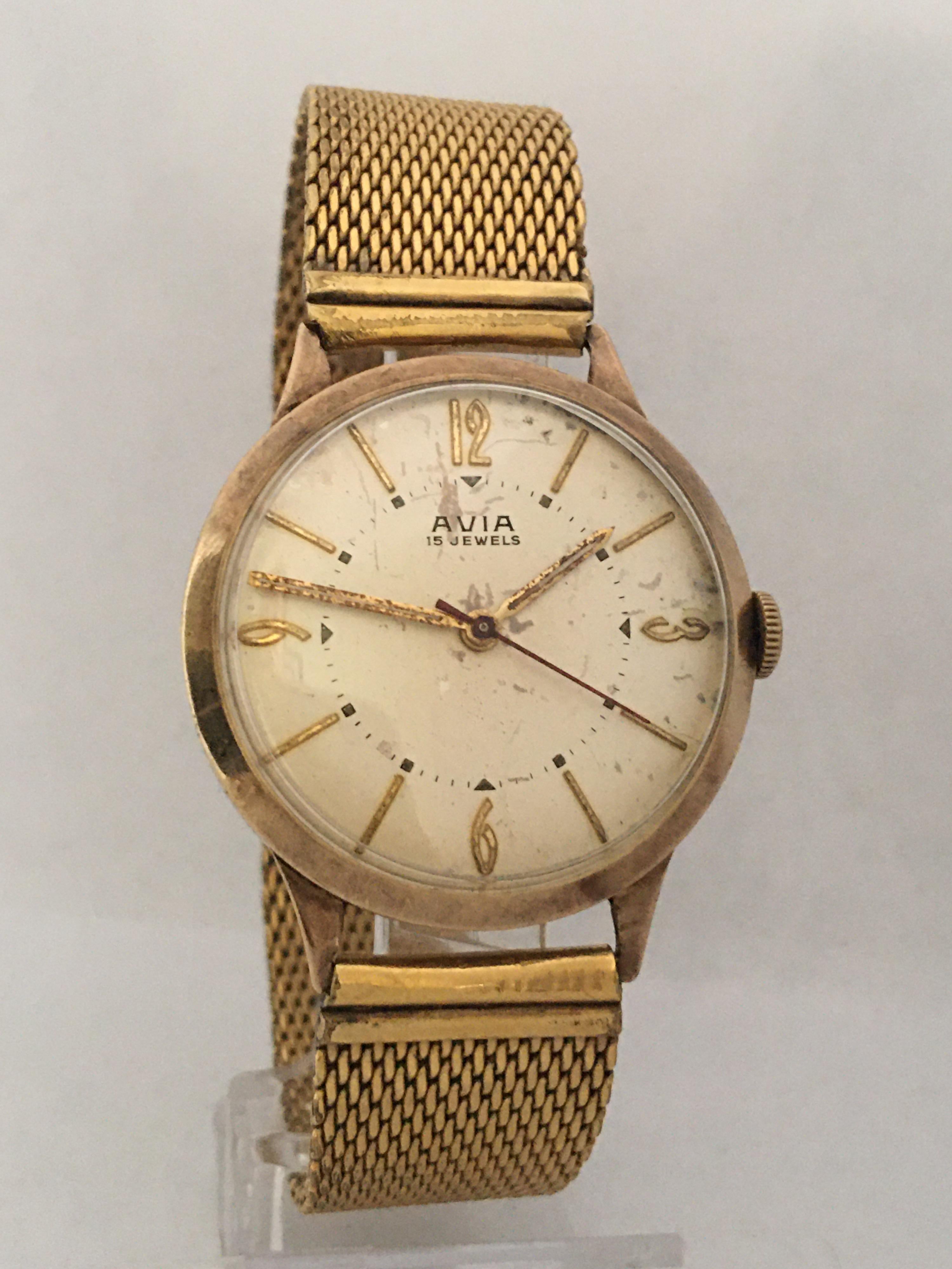 This beautiful pre-owned 34mm diameter (excluding crown) vintage hand winding gold watch is in good working condition. It recently been serviced and it is running well. Visible signs of ageing and wear with light scratches and dents on the gold