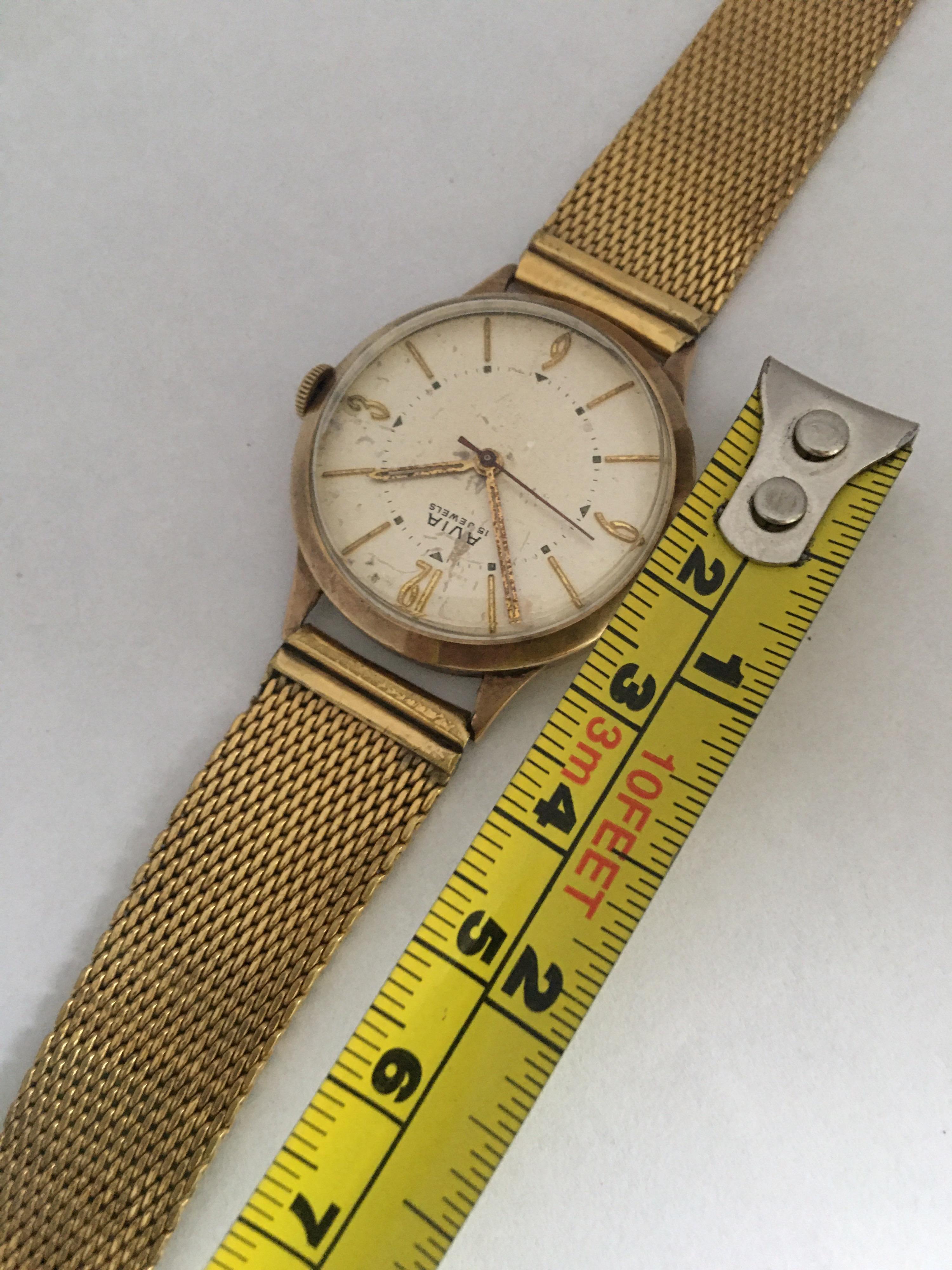 9 Karat Gold Vintage 1960s Mechanical Watch with Sweep Seconds For Sale 2