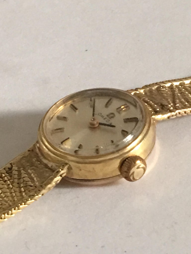 9 Karat Gold Vintage 1970s Omega Ladies Watch For Sale at 1stDibs