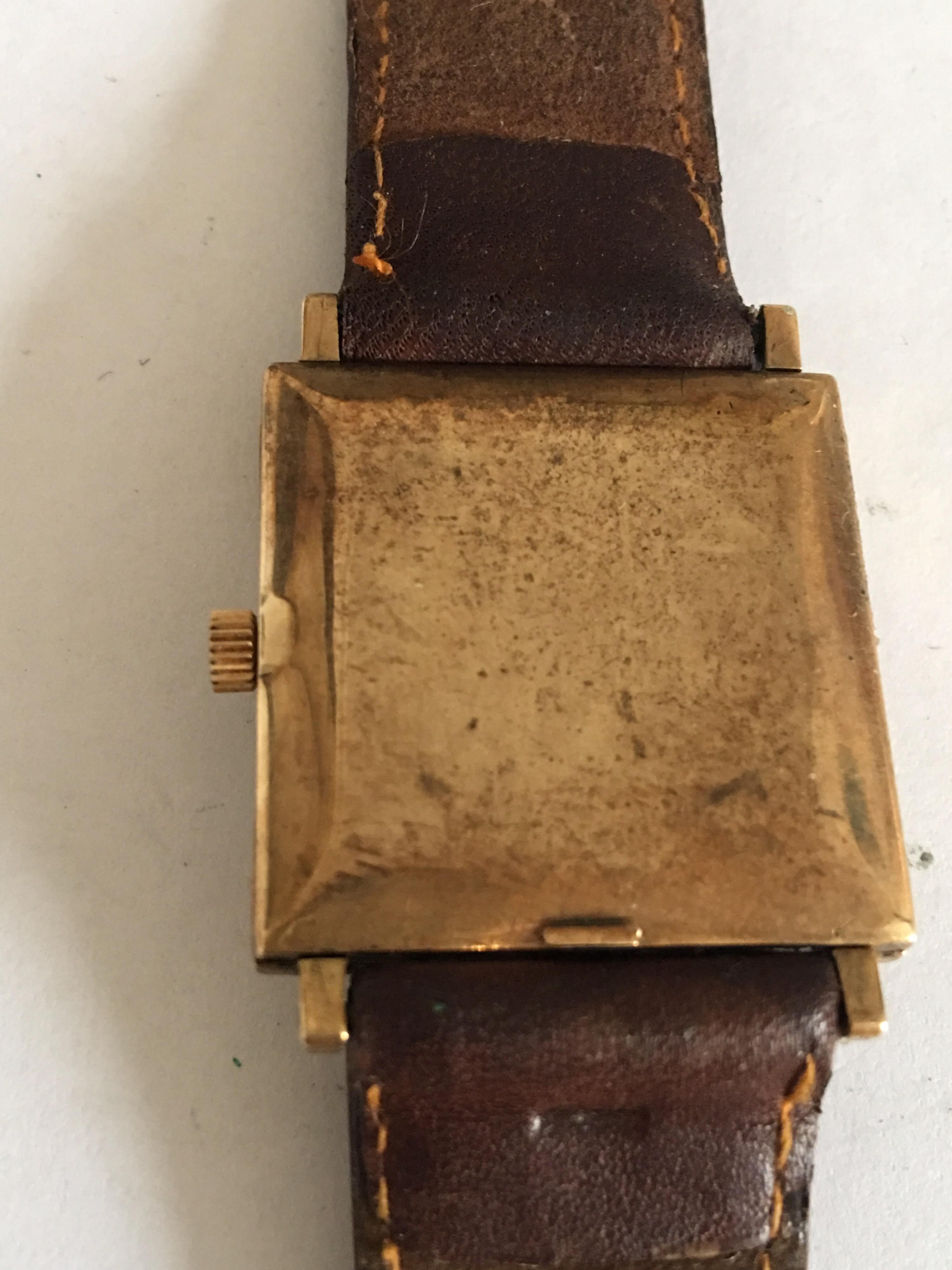 This mechanical watch is working and ticking.
Visible wear and tear on the case as shown.