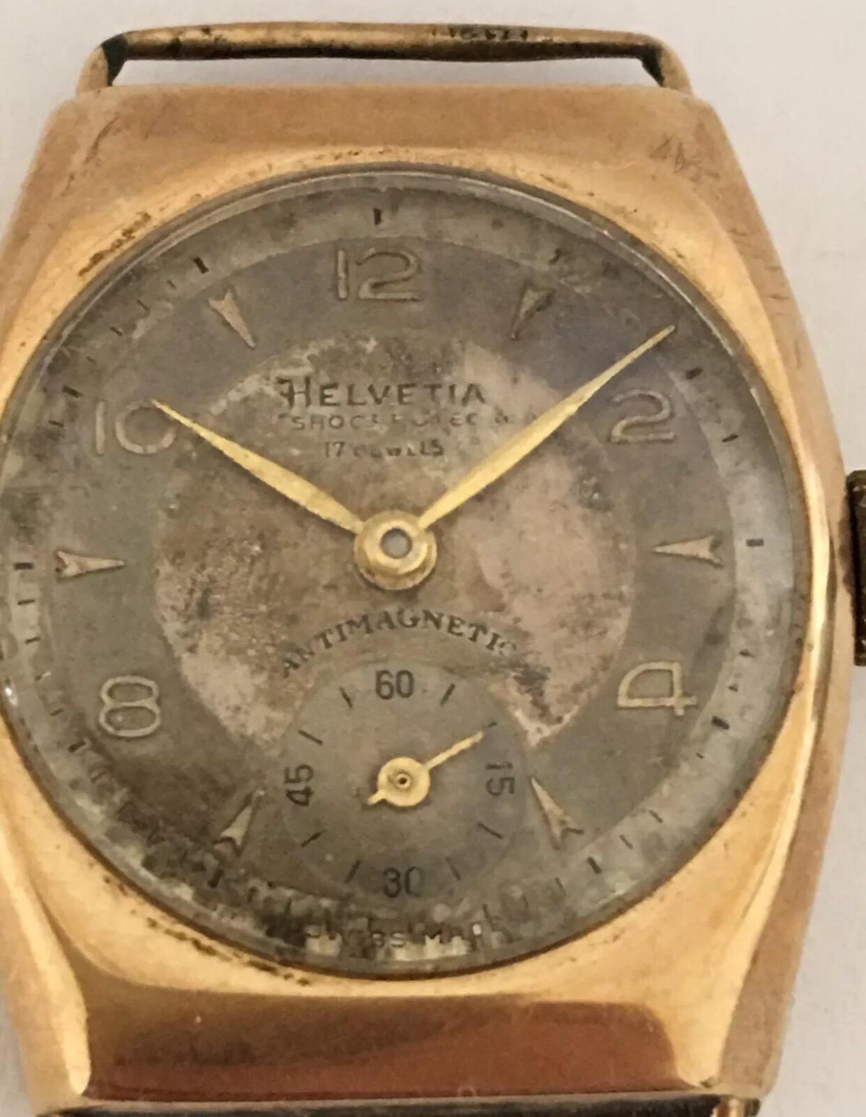 9 Karat Gold Vintage Helvetia Hand-Winding Wristwatch For Sale 3