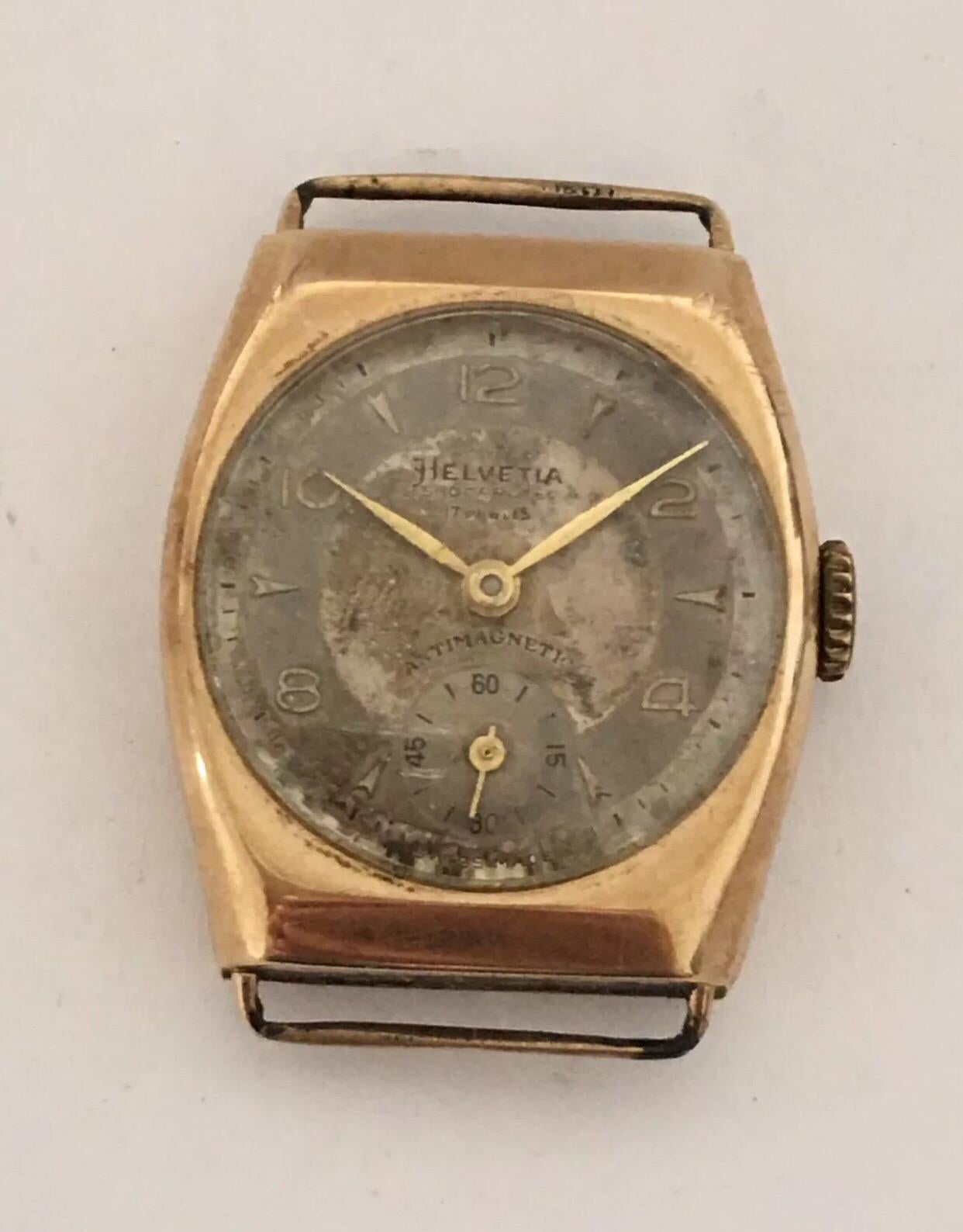 9 Karat Gold Vintage Helvetia Hand-Winding Wristwatch For Sale 4