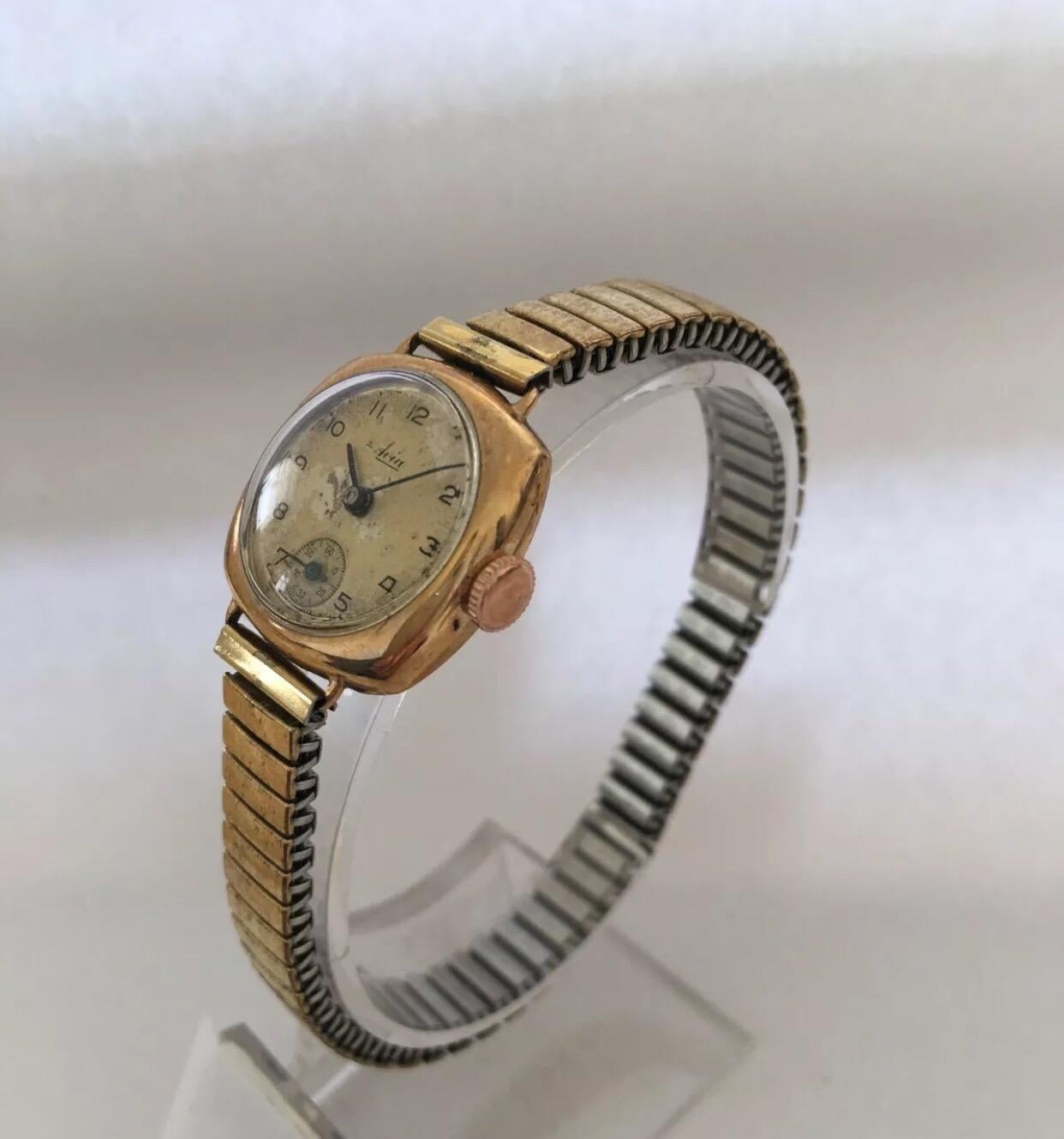 9 Karat Gold Vintage Ladies Avia Wristwatch with Flexible Strap For Sale 4