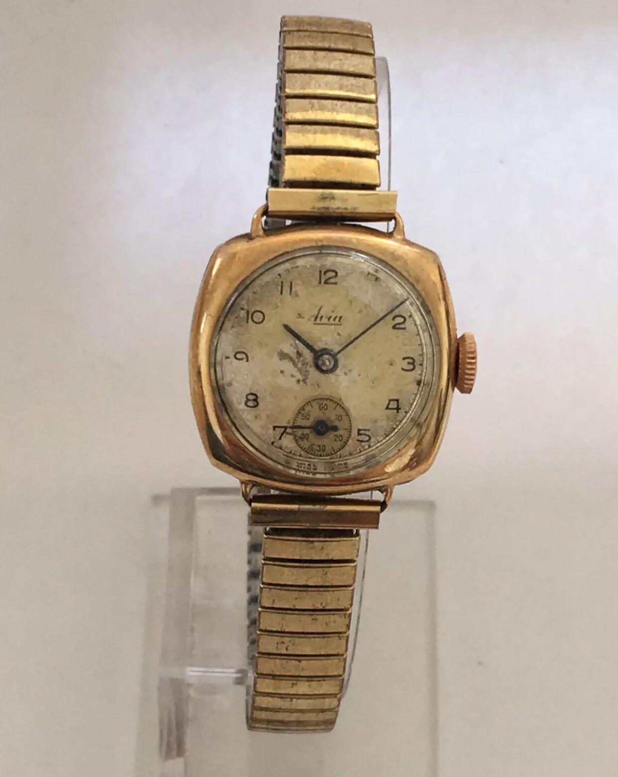 9K Gold Vintage Ladies Avia Wristwatch With Flexible Strap.


This watch is working and ticks nicely. Watch dial has some wear beautiful small gold watch case. The gold plated flexible strap is a bit tarnished.