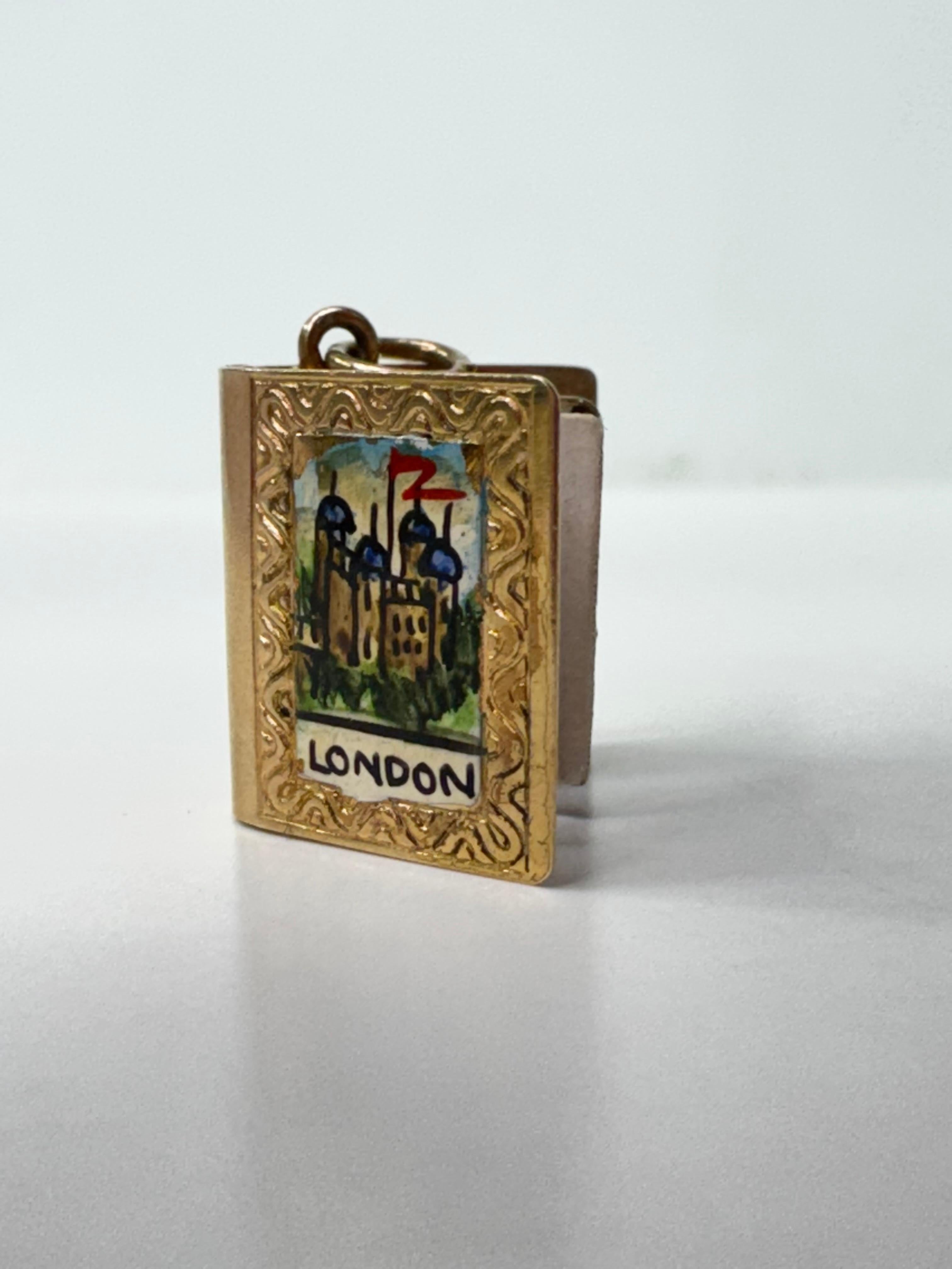 9K London Pictures Book Pendant Charm In Good Condition For Sale In Palm Desert, CA
