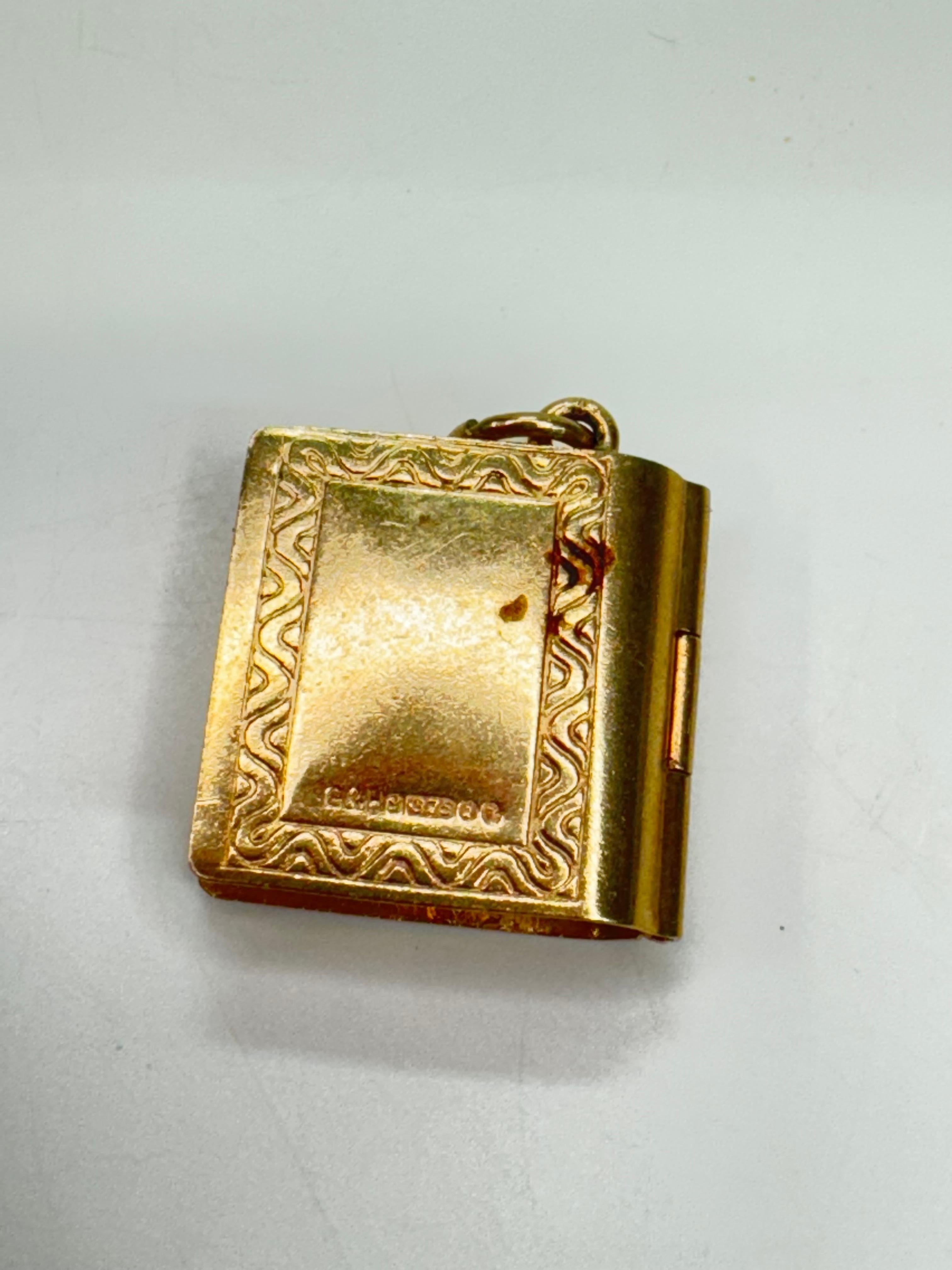 Women's or Men's 9K London Pictures Book Pendant Charm For Sale