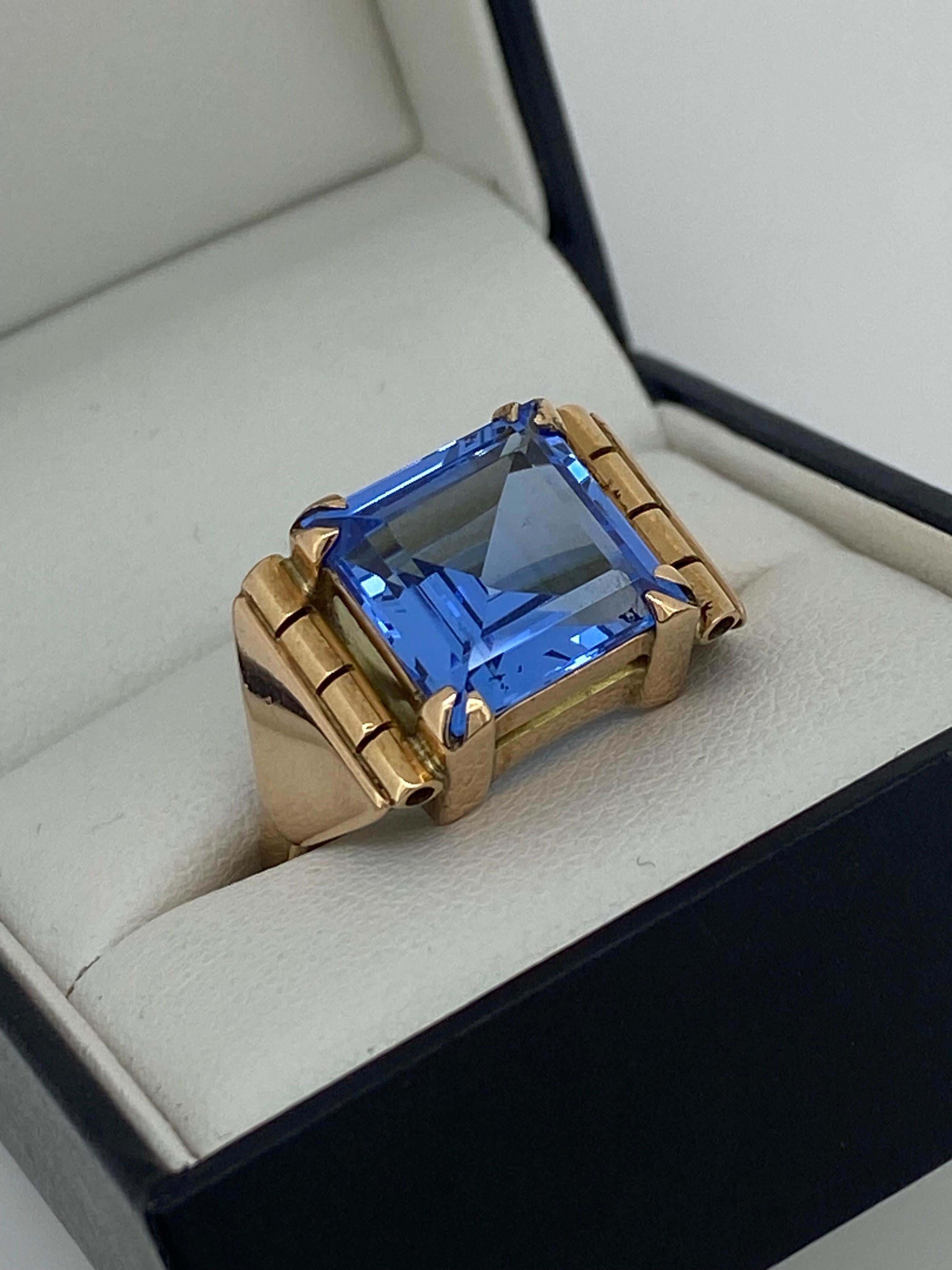 Square Cut 9K Rose Gold & 5.00ct Square Synthetic Sapphire Retro Mens' Signet Ring For Sale