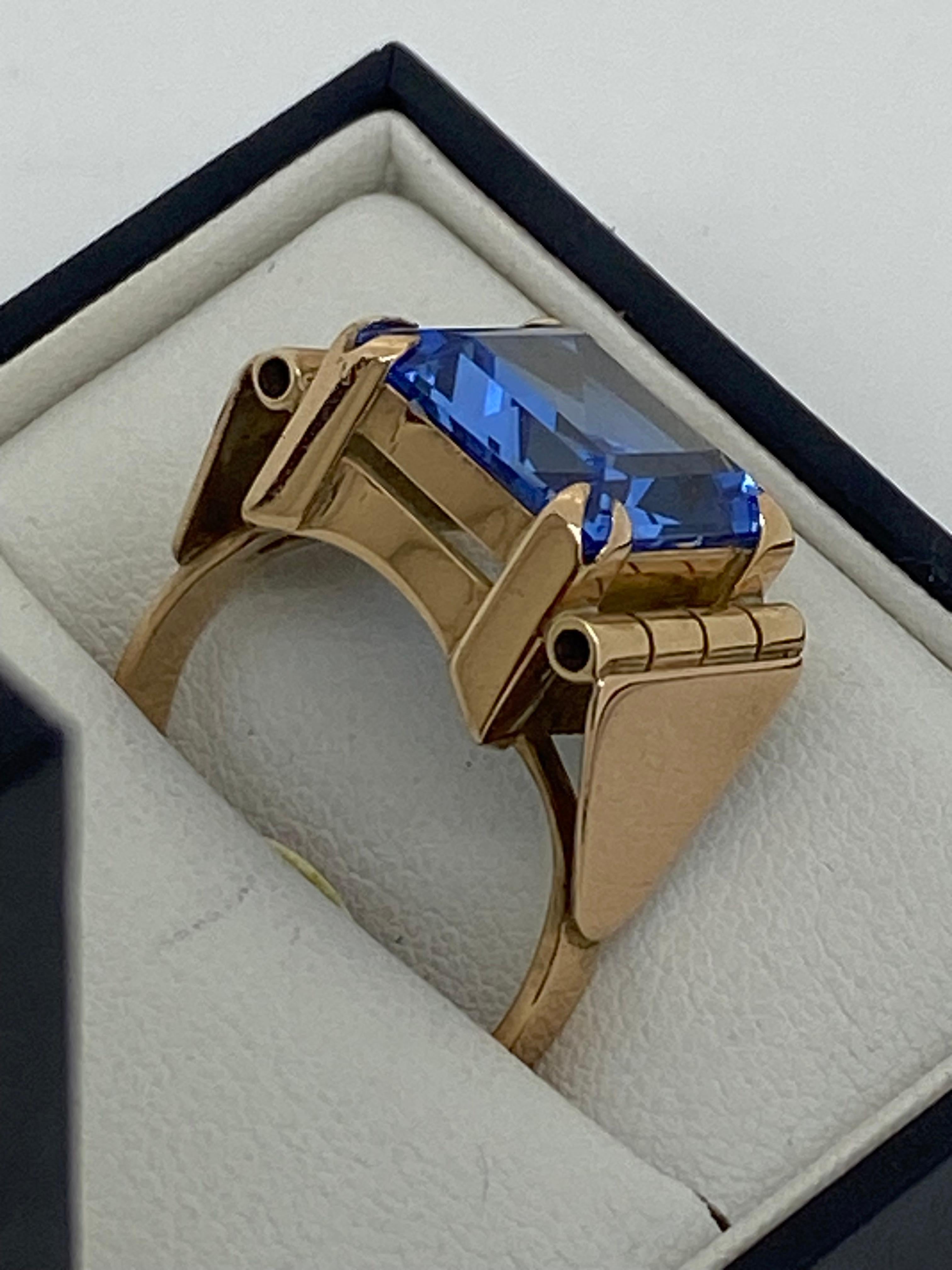 9K Rose Gold & 5.00ct Square Synthetic Sapphire Retro Mens' Signet Ring In Excellent Condition For Sale In MELBOURNE, AU
