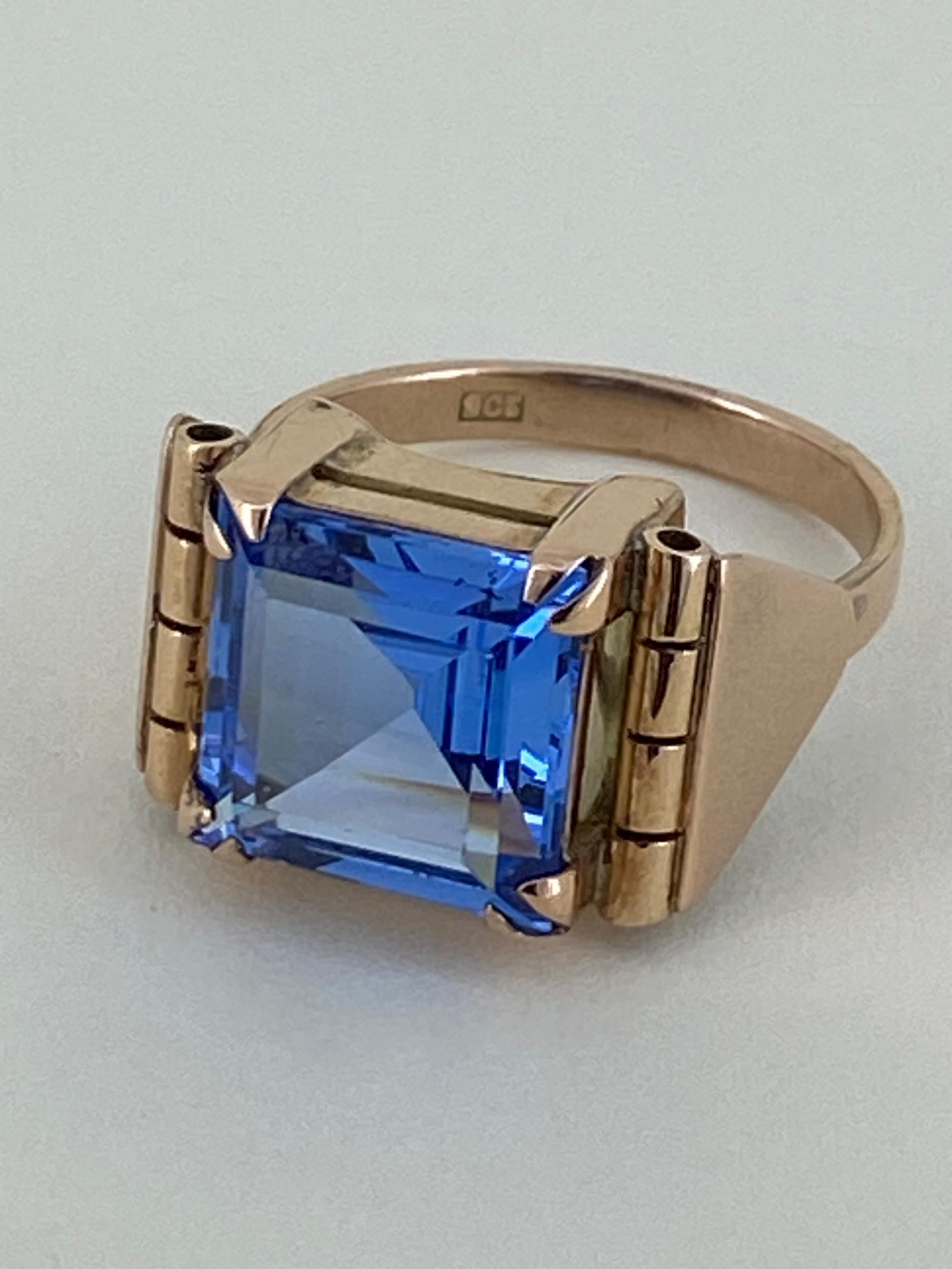 9K Rose Gold & 5.00ct Square Synthetic Sapphire Retro Mens' Signet Ring For Sale 2