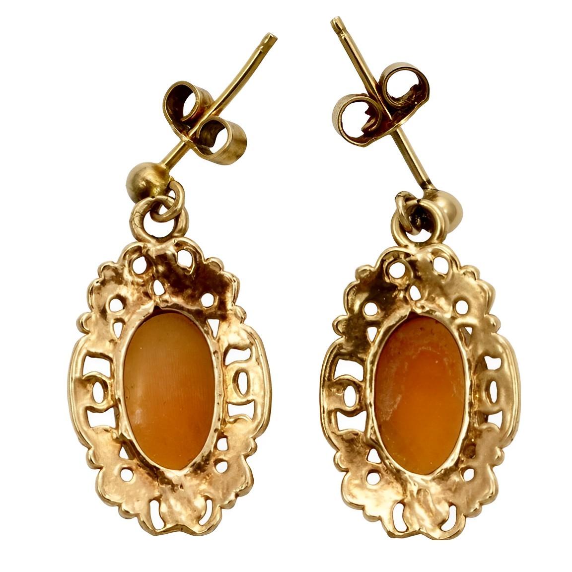 Beautiful 9K rose gold carved cameo drop earrings, with an ornate surround. The tops are yellow gold, they have butterfly backs. The backs are similar but do not match. Measuring length 2.4 cm / .94 inch by maximum width 1.2 cm / .47 inch.

This is