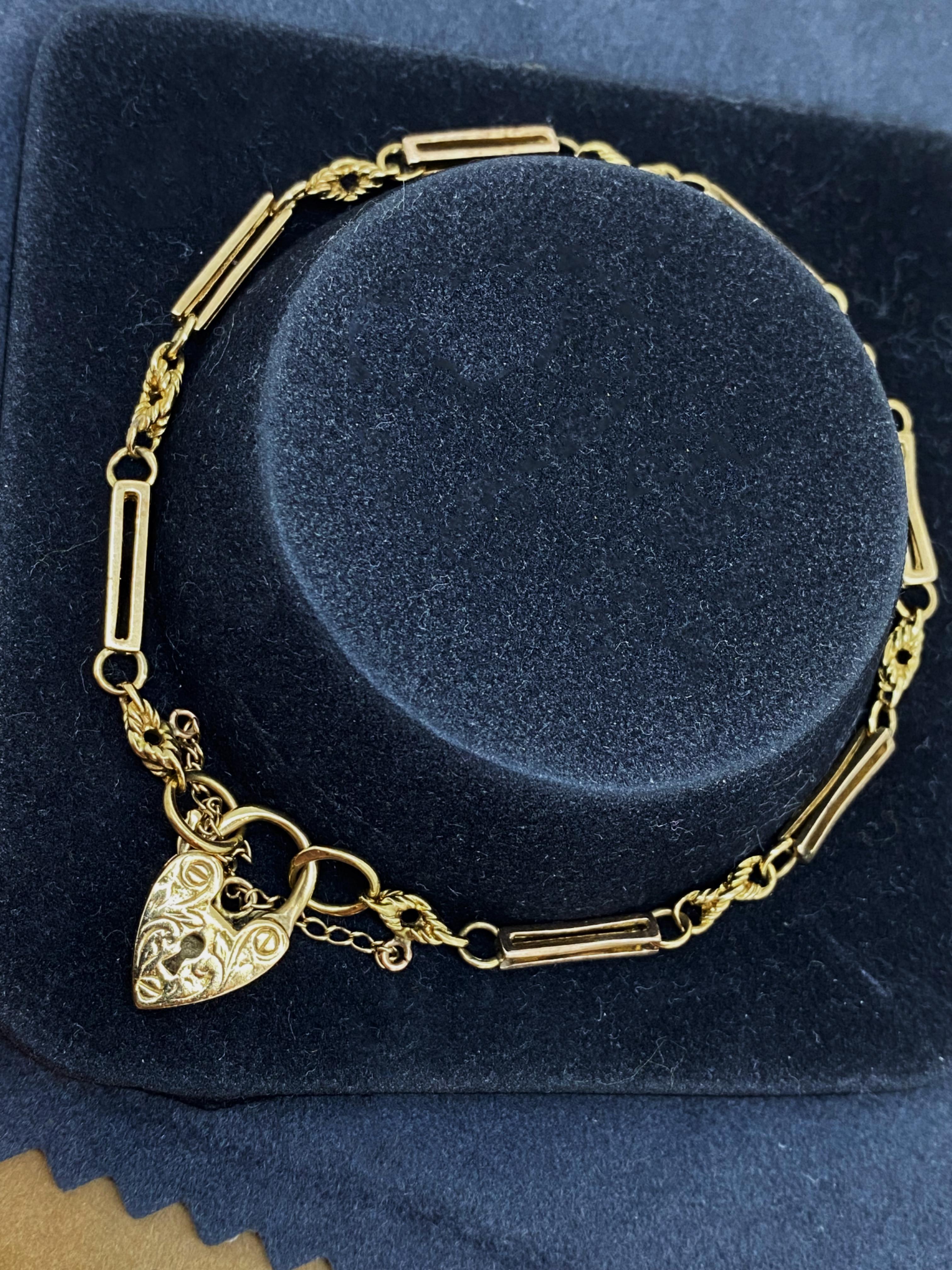 Rétro Bracciale in oro rosa 9K con lucchetto e maglie Belcher finemente inciso, anni '60, retrò in vendita