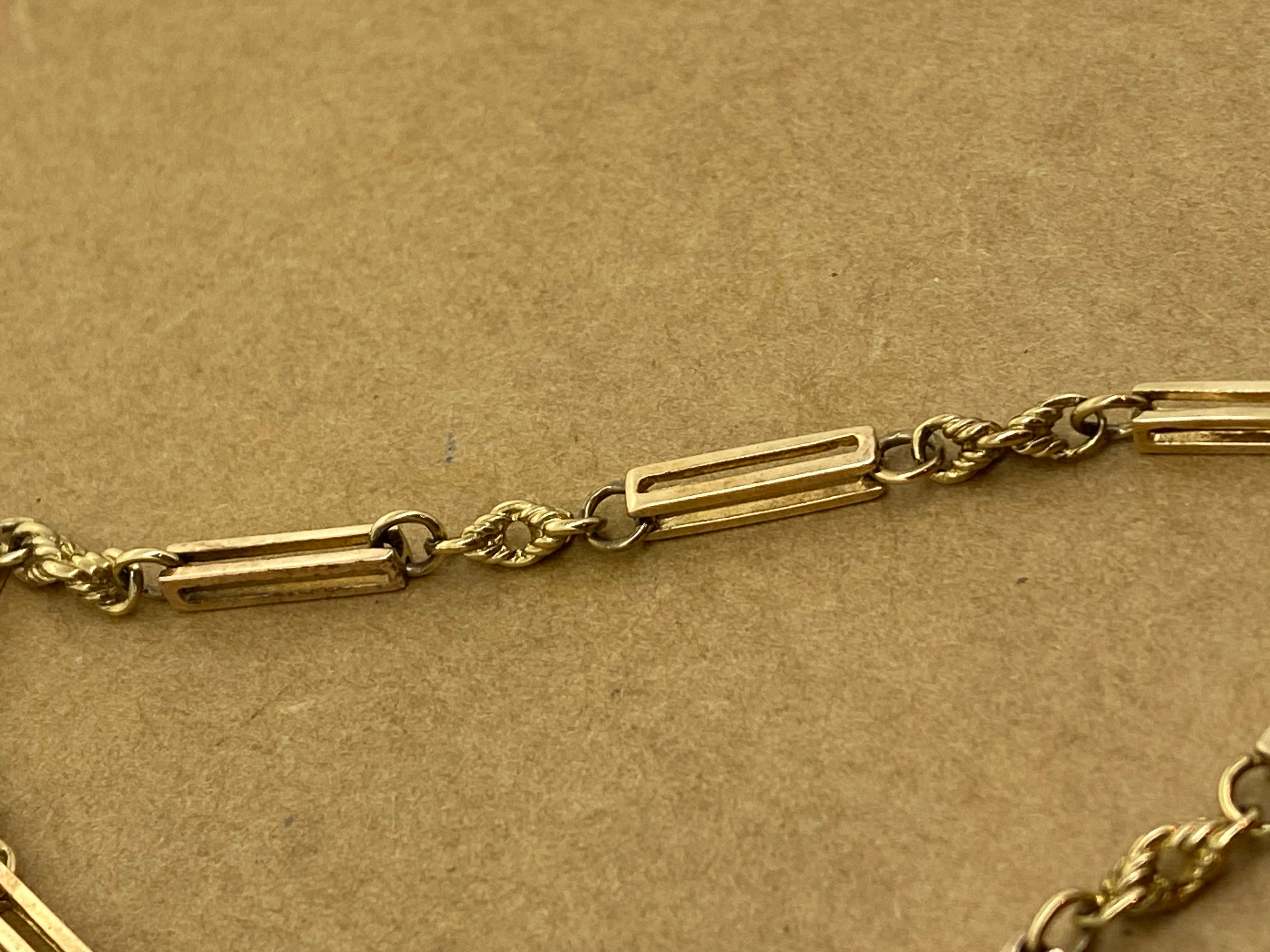 Bracciale in oro rosa 9K con lucchetto e maglie Belcher finemente inciso, anni '60, retrò in vendita 2