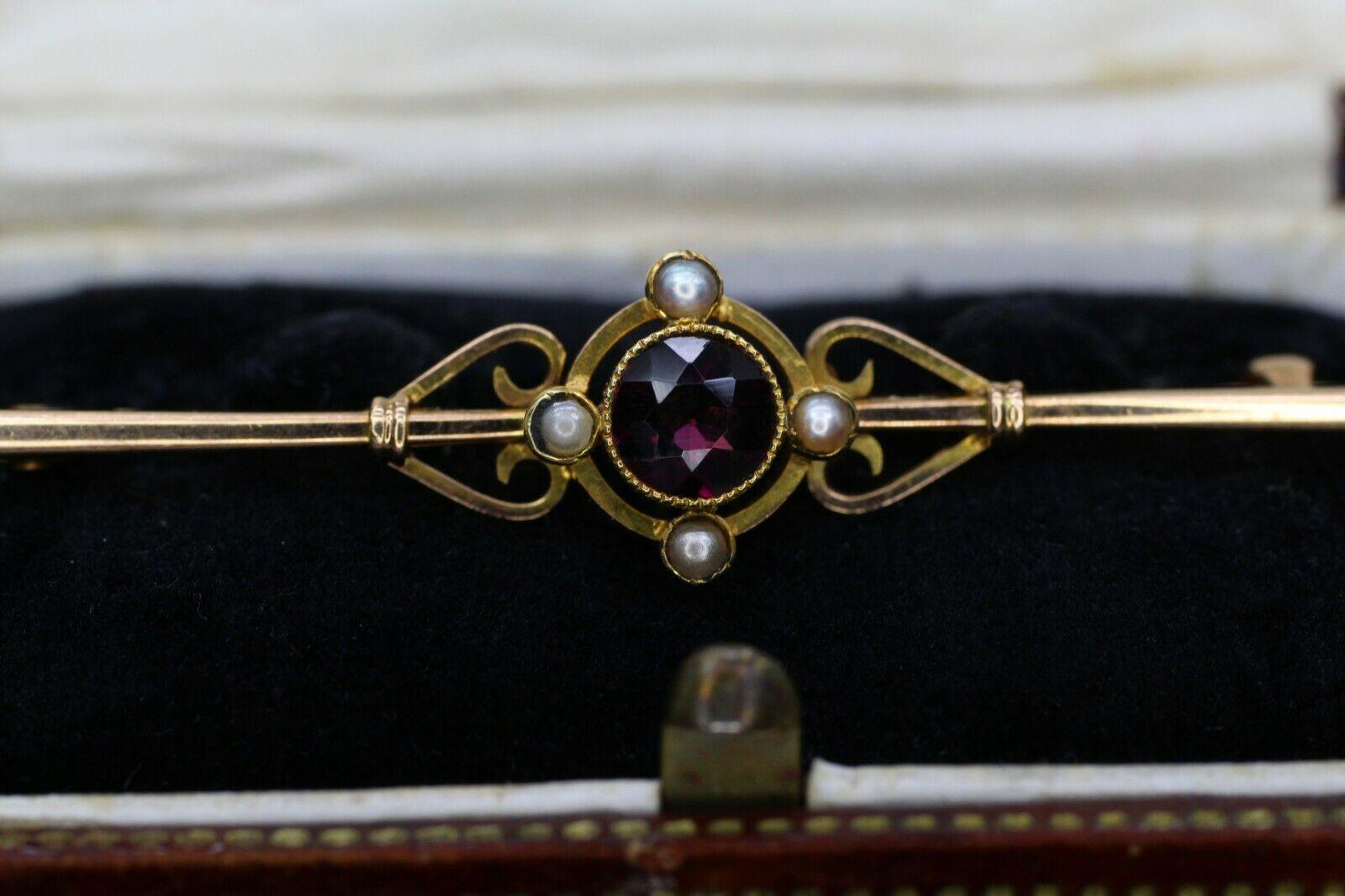 Art Deco 9 Karat Rose Gold Garnet Pin /Brooch Surrounded by 4 Pieces of White Pearl