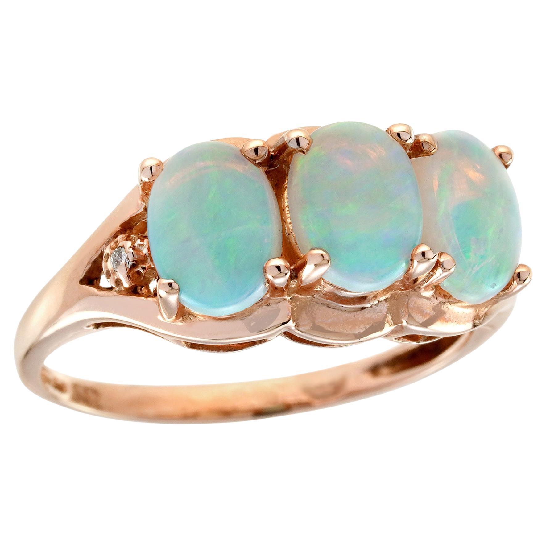 9K Roségold Opal und Diamant Vintage-Ring mit drei Steinen im Vintage-Stil