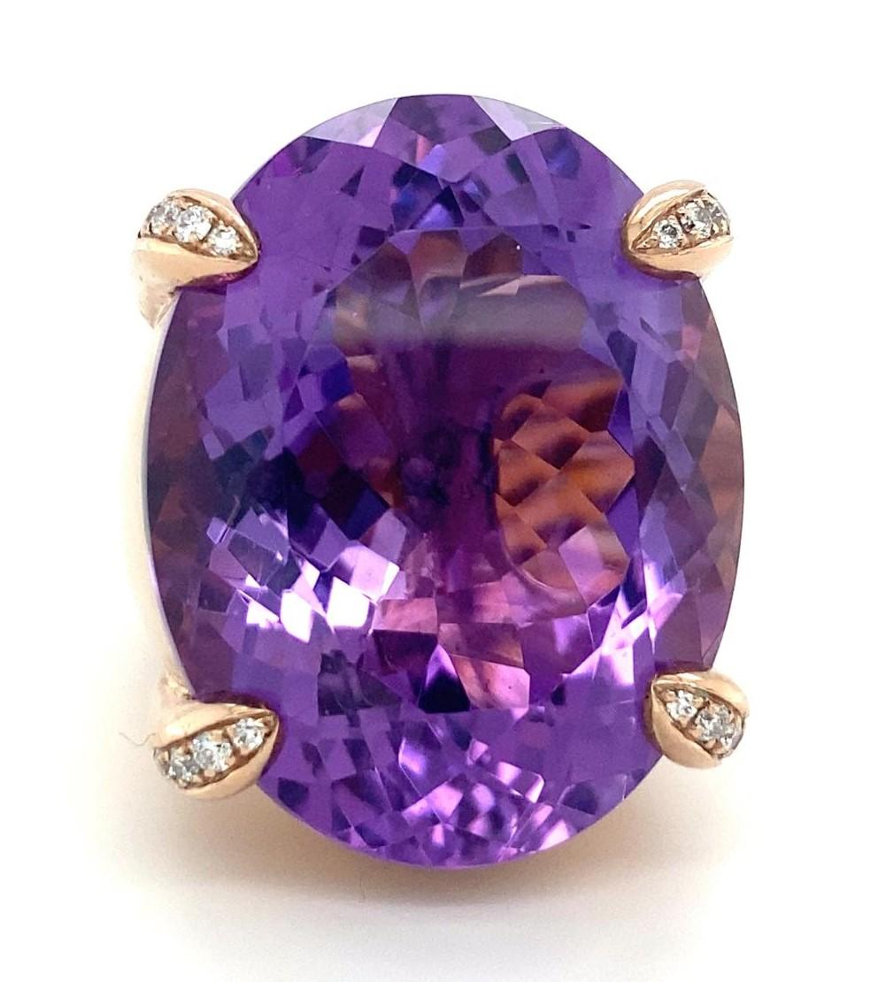 9k Rose Gold & Oval Amethyst Cocktail Ring w/ Diamond Accents, Size 6.25 In Good Condition For Sale In Sherman Oaks, CA