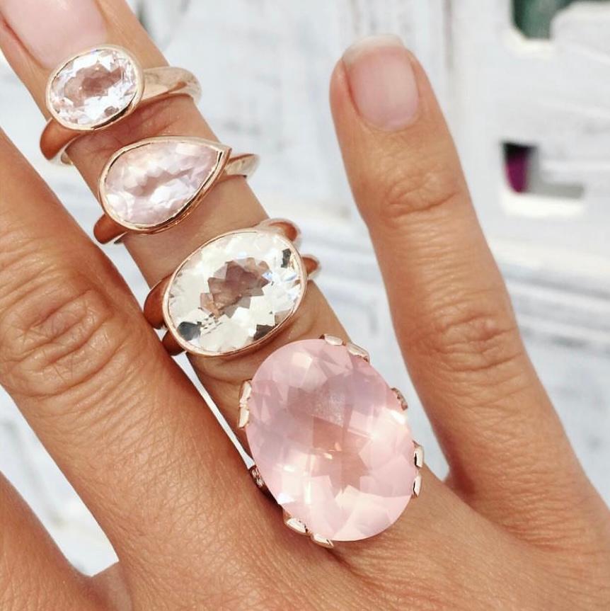 Elevate your style with the subtle beauty of this Simplicity Pear Shape Faceted Rose Quartz Ring, crafted from 9 karat rose gold. The pear-shaped Rose Quartz gemstone is faceted to catch the light and create a soft, shimmering effect. This delicate