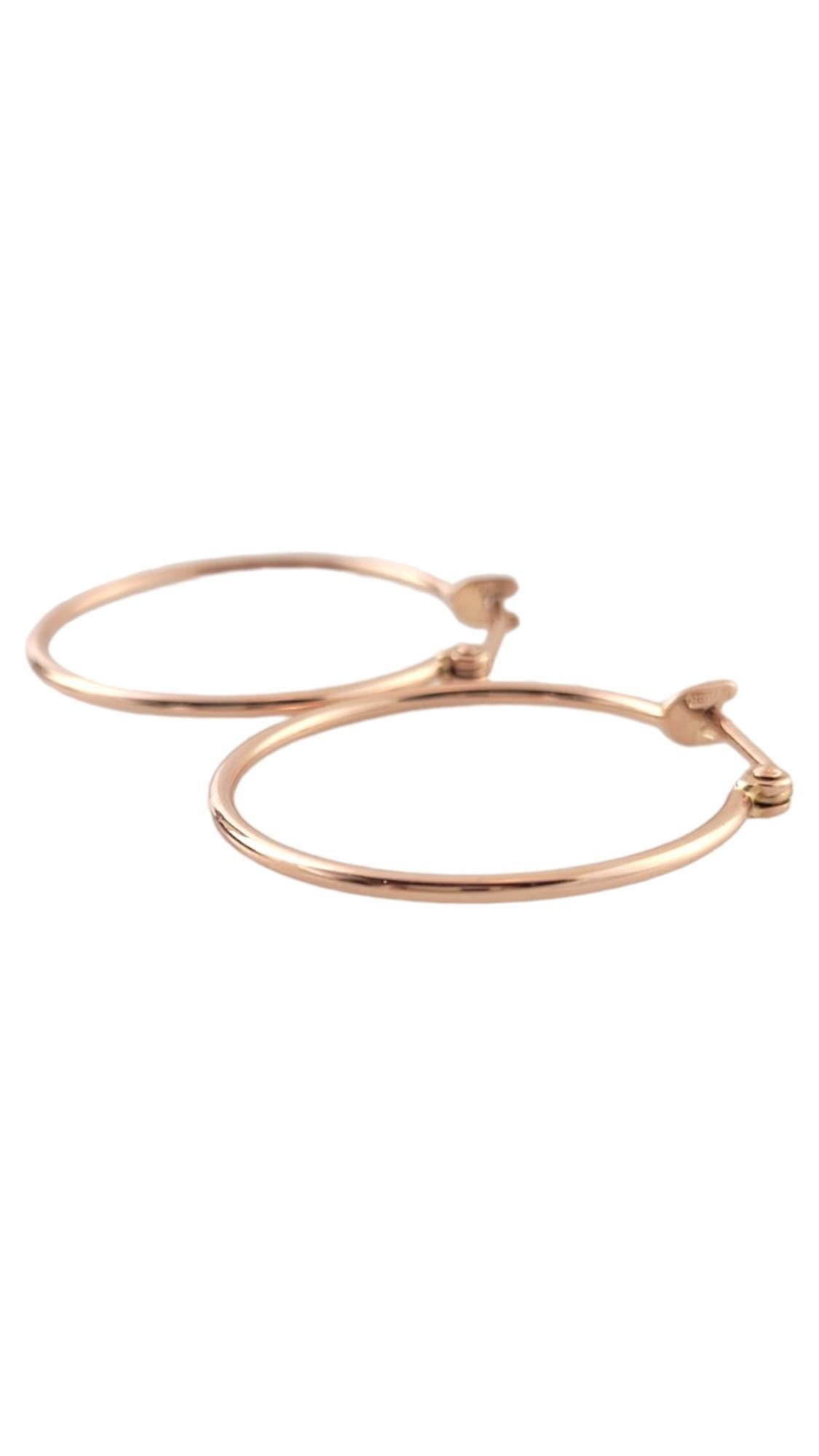Orecchini a cerchio in oro rosa 9K

Questo classico set di bellissimi cerchi è stato realizzato in oro rosa 9K!

Diametro: 26,2 mm
Larghezza: 1.4 mm

Peso: 1,5 dwt / 2,3 g

Hallmark: 375 stelle 2053 mi

Ottime condizioni, lucidato