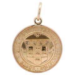 Pendentif en or jaune rose 9k avec médaillon de l
association de football du comté de North Riding