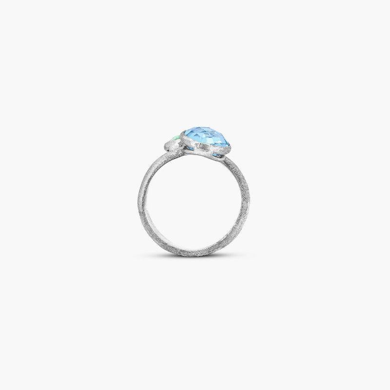 9K satin white gold Kensington ring with topaz and green amethyst

This women's ring wraps around the finger and features blue topaz and green amethyst set in 9K white gold. As the latest addition to our Kensington Collection, each piece combines