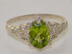 9 Karat Weißgold Natürlicher Peridot Vintage inspirierter Solitär anpassbar