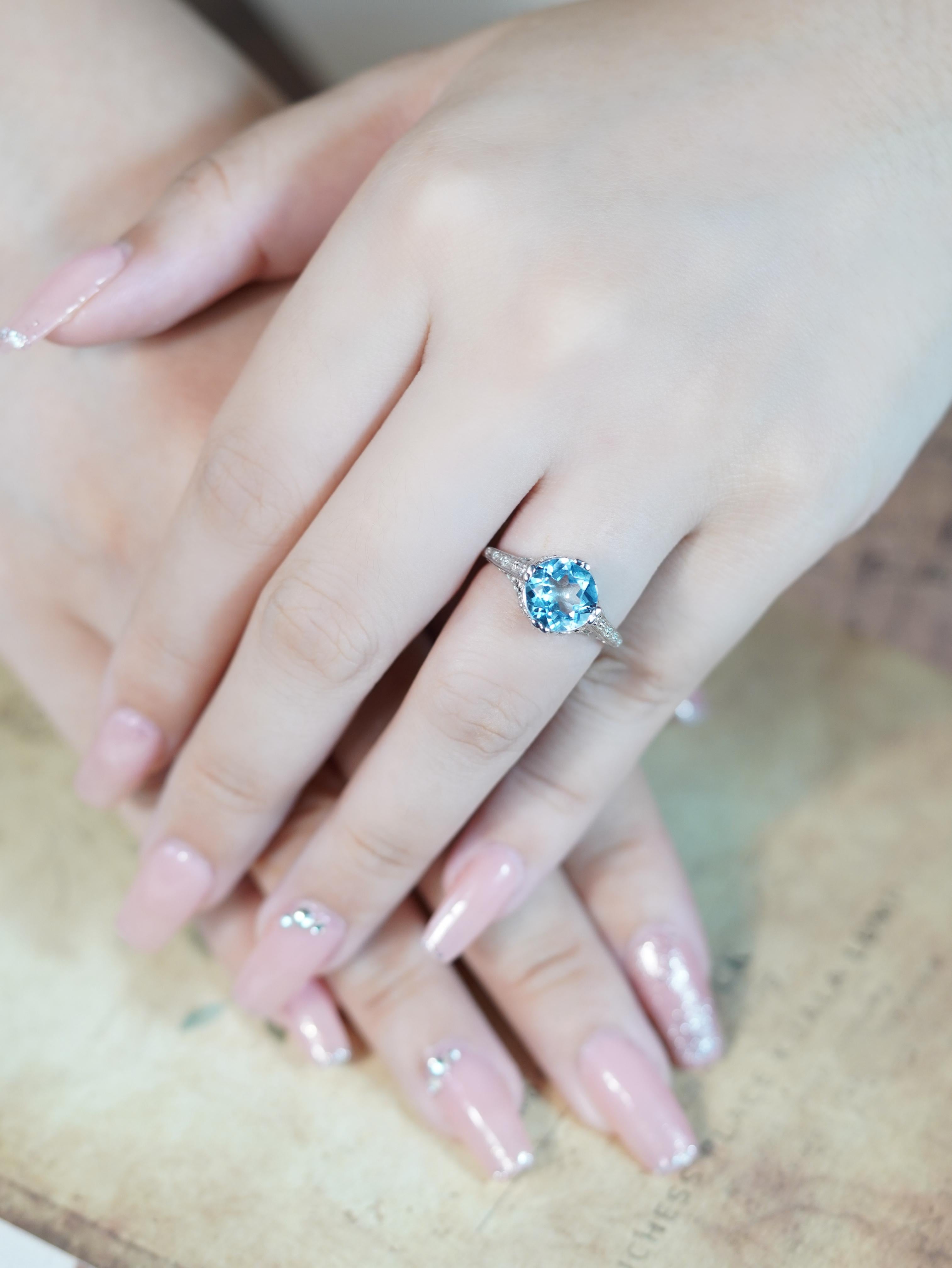 Anello in oro bianco 9K in stile solitario d'epoca con topazio blu rotondo naturale in filigrana in vendita 5