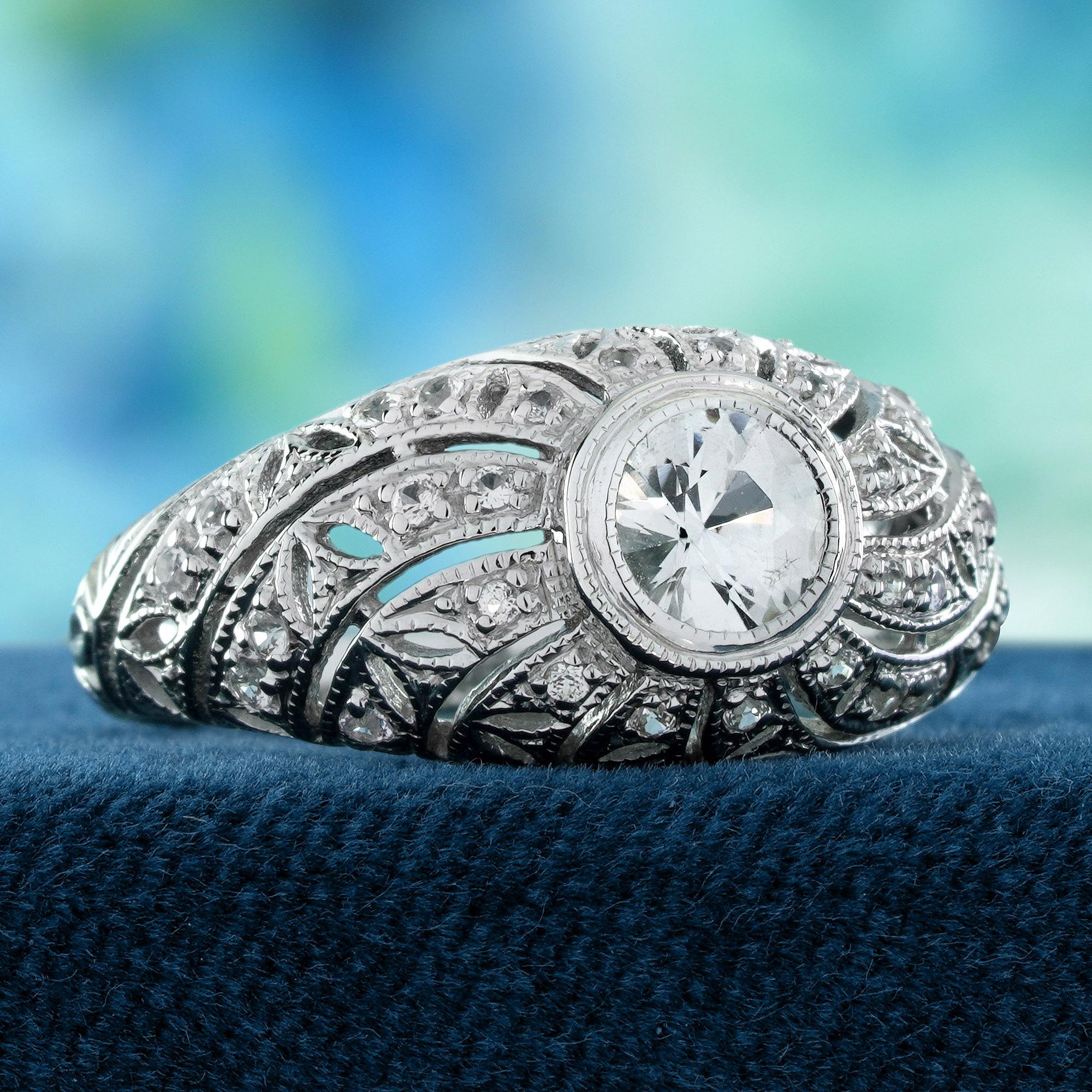 Édouardien Bague en or blanc 9K avec saphir blanc naturel et dôme Vintage Styler en vente