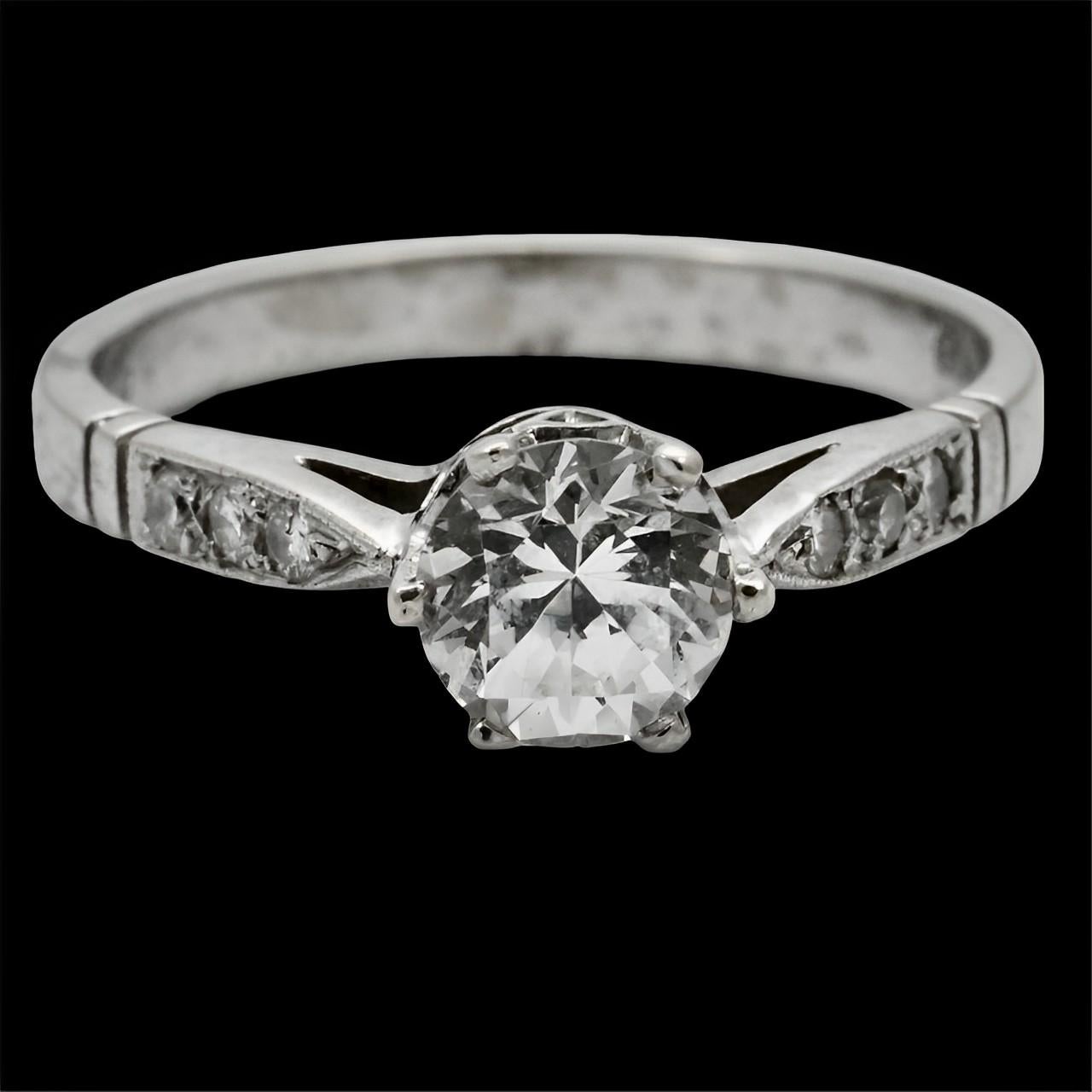 9K White Gold Solitaire Crystal Ring with Decorative Diamond Shoulders 1970s For Sale 5