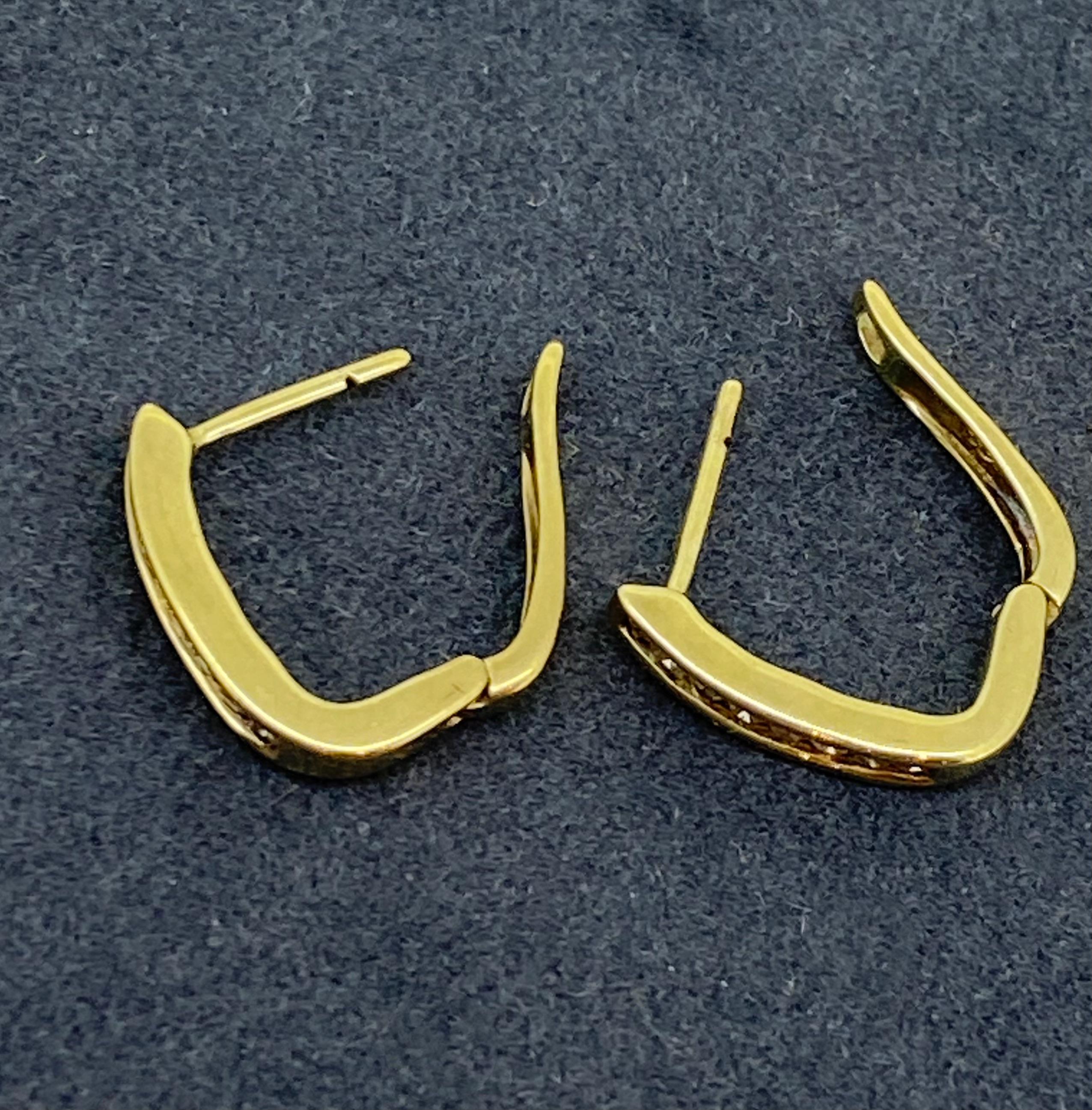 Boucles d'oreilles en or jaune 9K et diamant 0,30ct, fermetures anglaises, 16mm de long. Pour femmes en vente