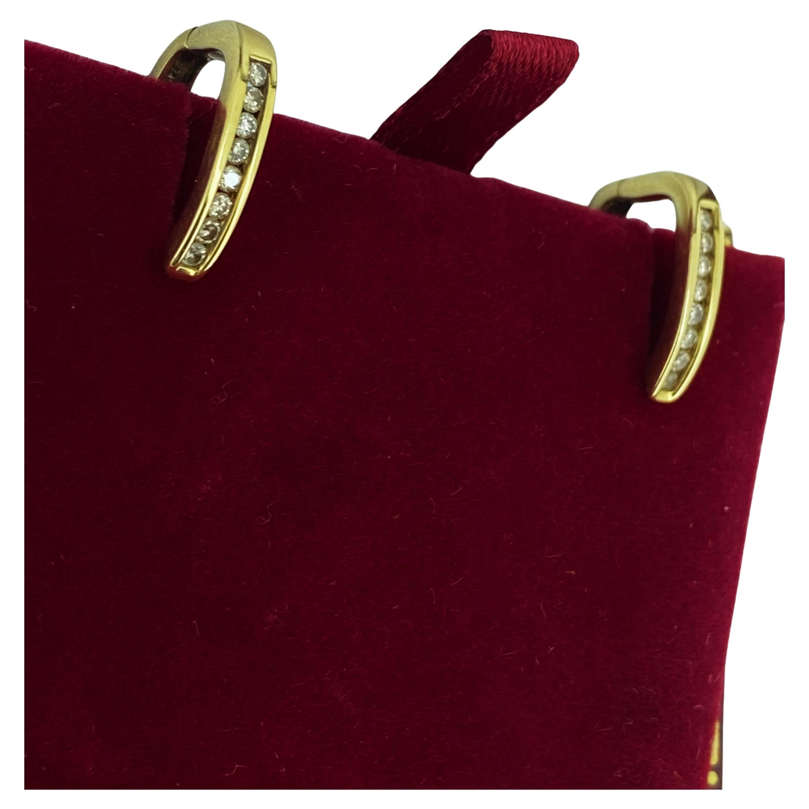 Boucles d
oreilles en or jaune 9K et diamant 0,30ct, fermetures anglaises, 16mm de long. en vente