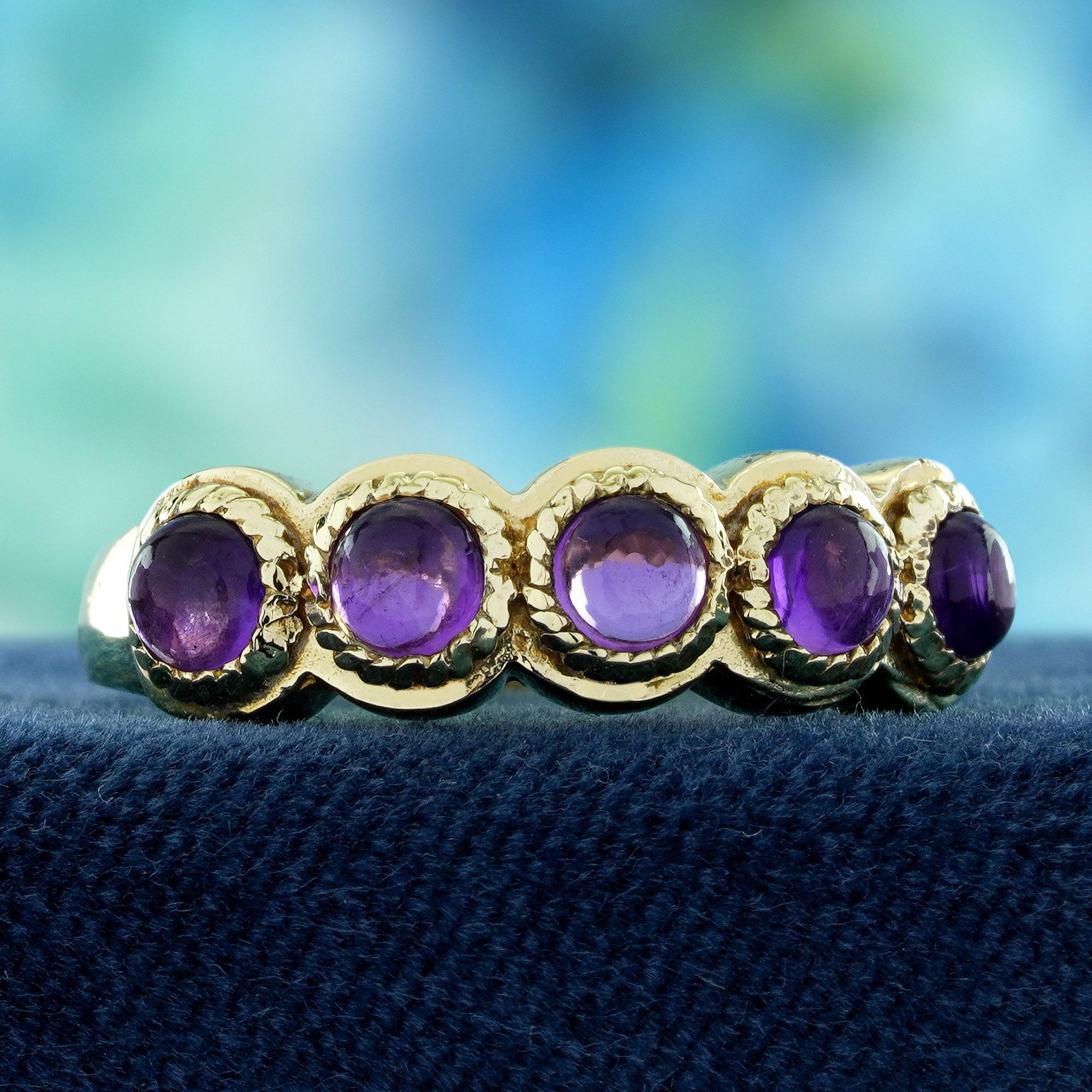 Edoardiano Anello a cinque pietre in stile vintage con ametista in oro giallo 9K in vendita