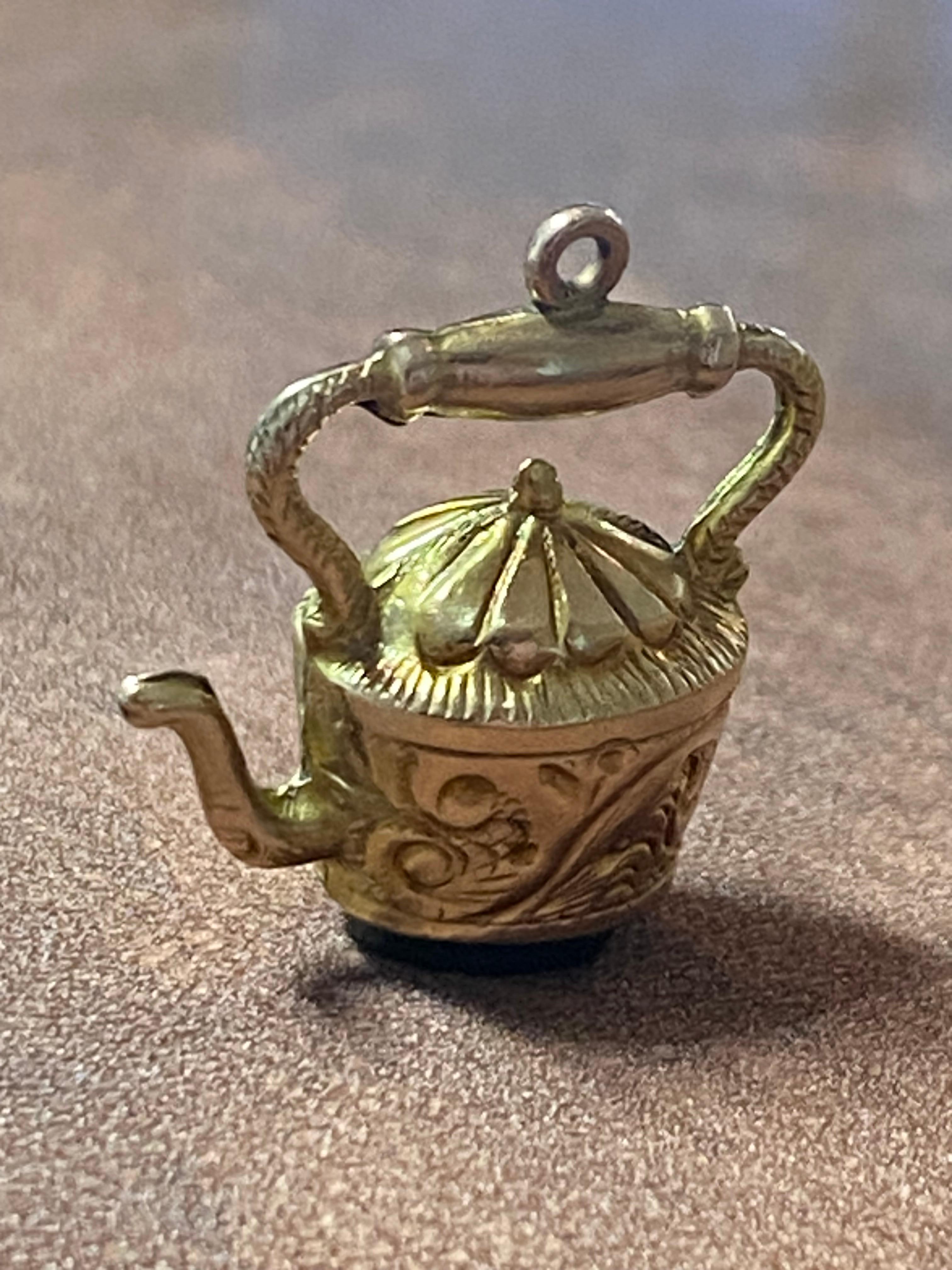 Women's or Men's 9K Yellow Gold & Bloodstone Base Finely Engraved Vintage Teapot / Kettle Charm For Sale