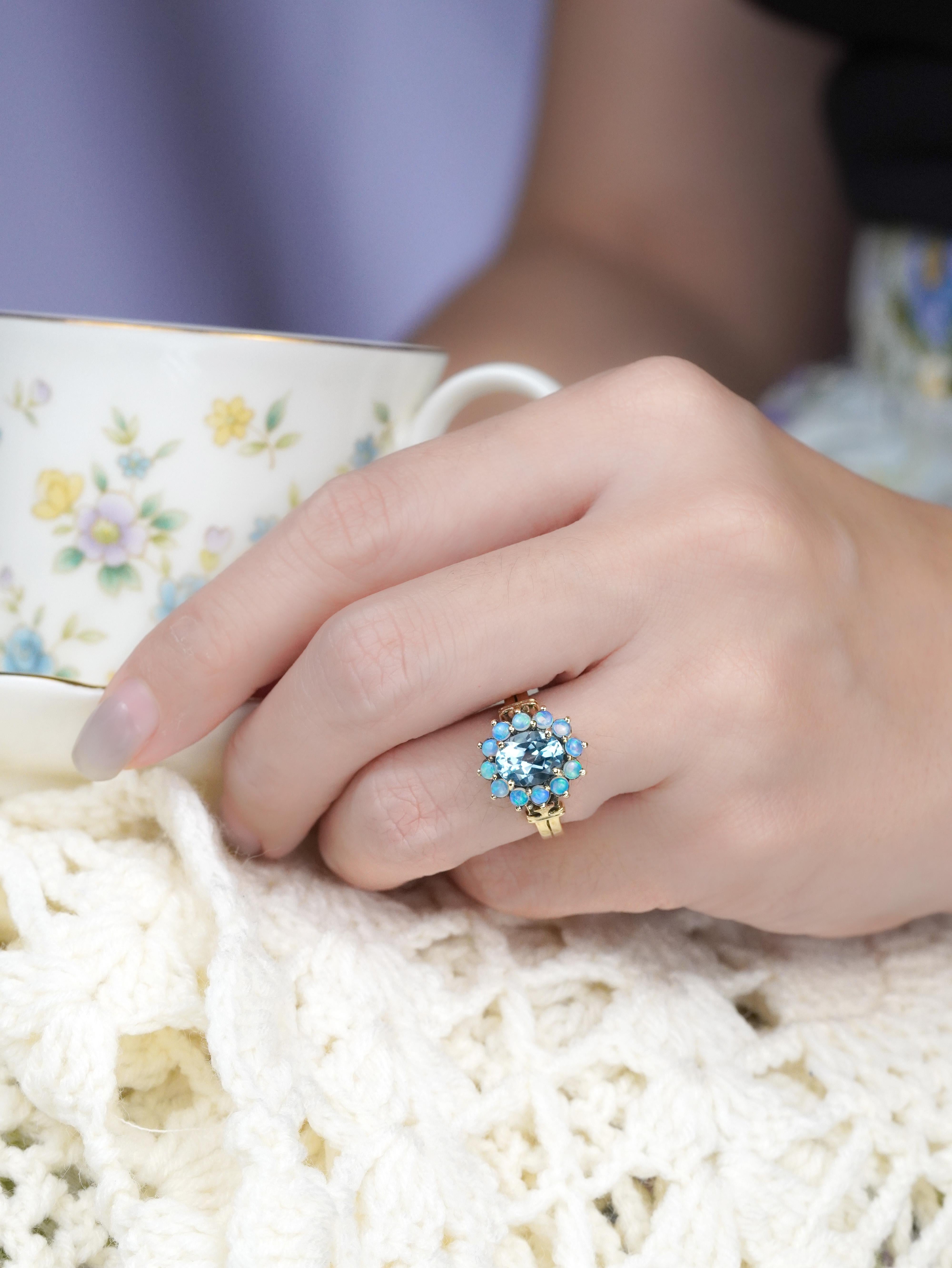 9K Gelbgold Blauer Topas und Opal Vintage Style Cluster Ring im Angebot 4