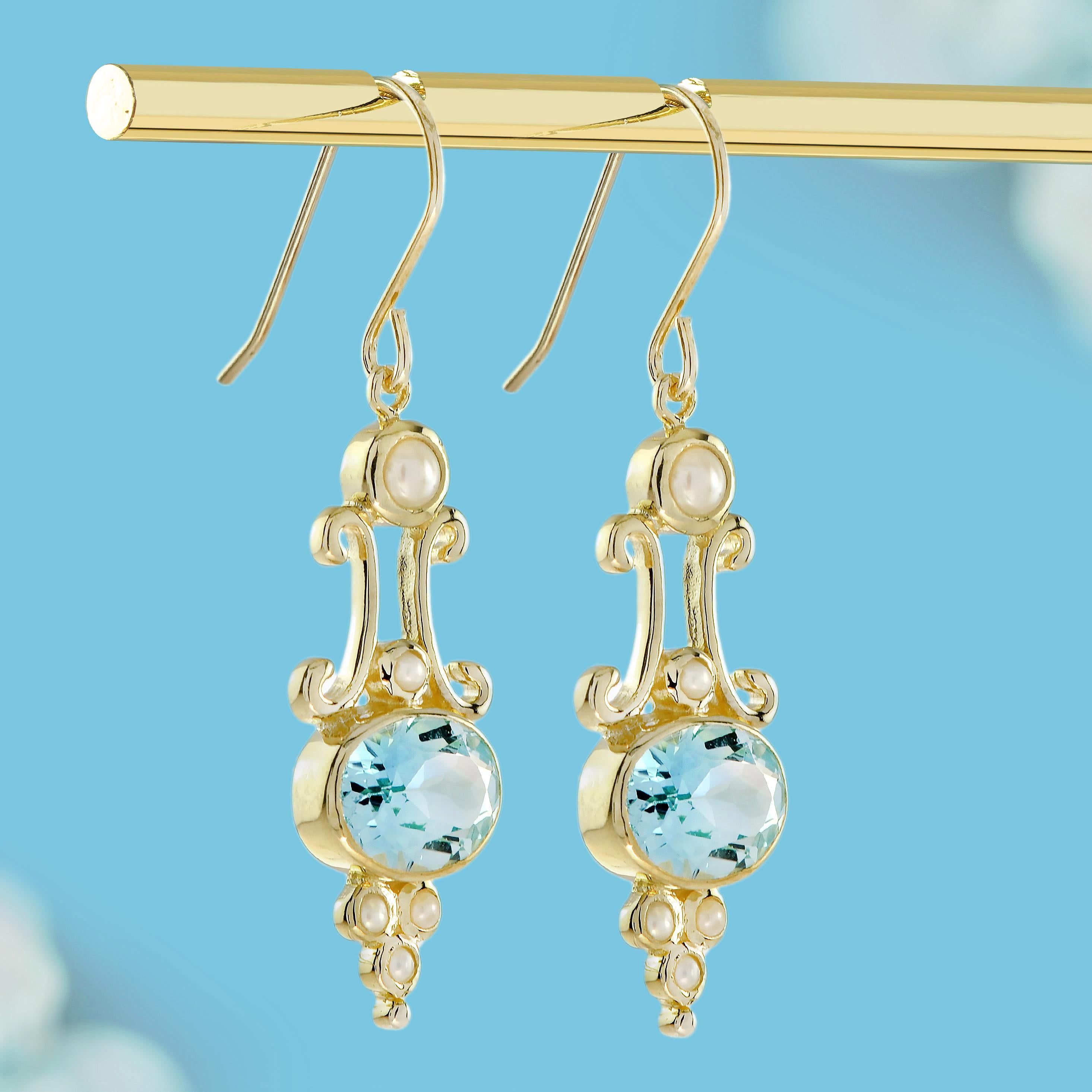 Victorien Boucles d'oreilles pendantes de style victorien en or jaune 9K avec topaze bleue et perle en vente