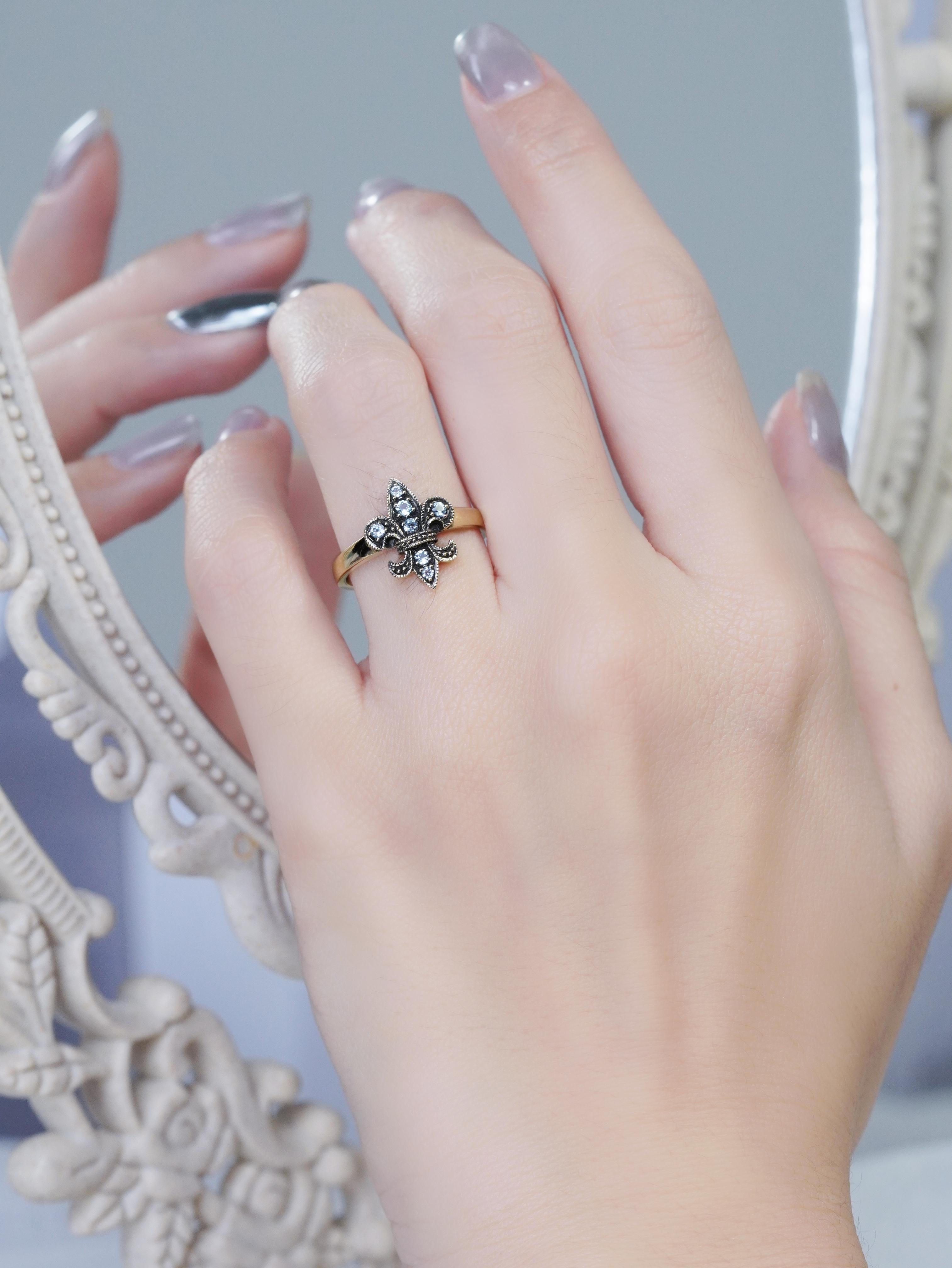 9K Yellow Gold Blue Topaz Vintage Style Fleur De Lis Ring For Sale 5