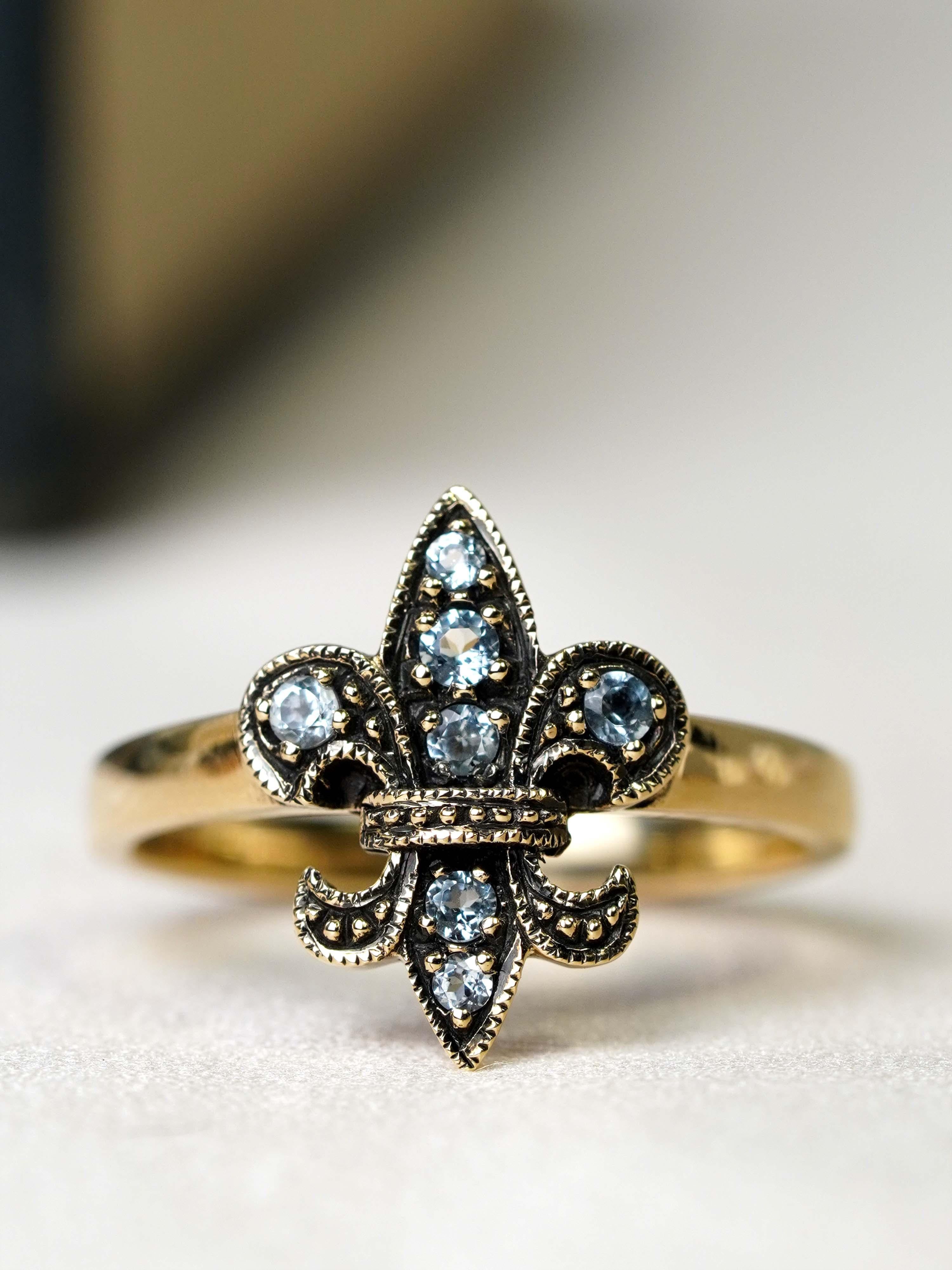 9K Yellow Gold Blue Topaz Vintage Style Fleur De Lis Ring For Sale 1