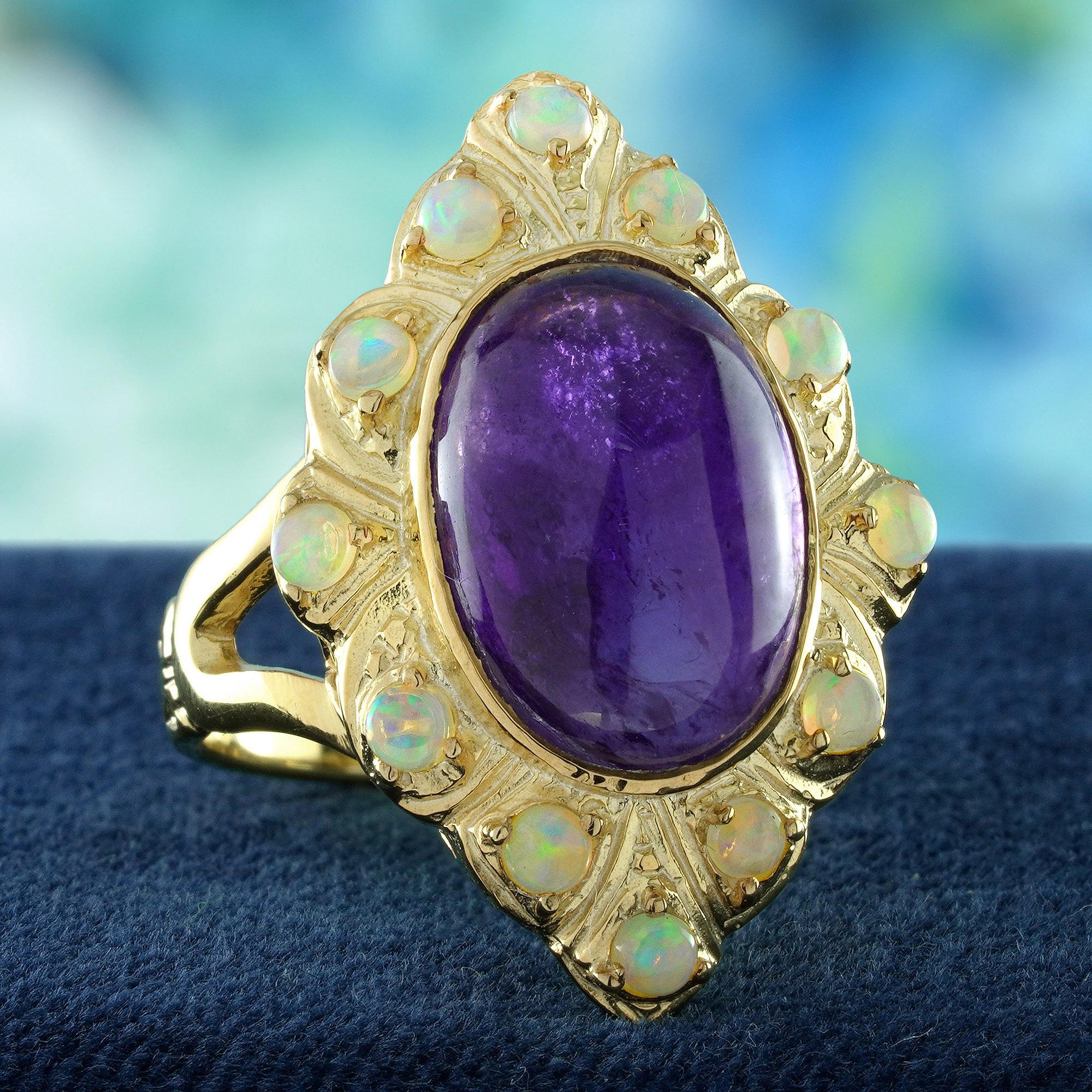 Édouardien Bague en or jaune 9K avec améthyste cabochon et opale en vente