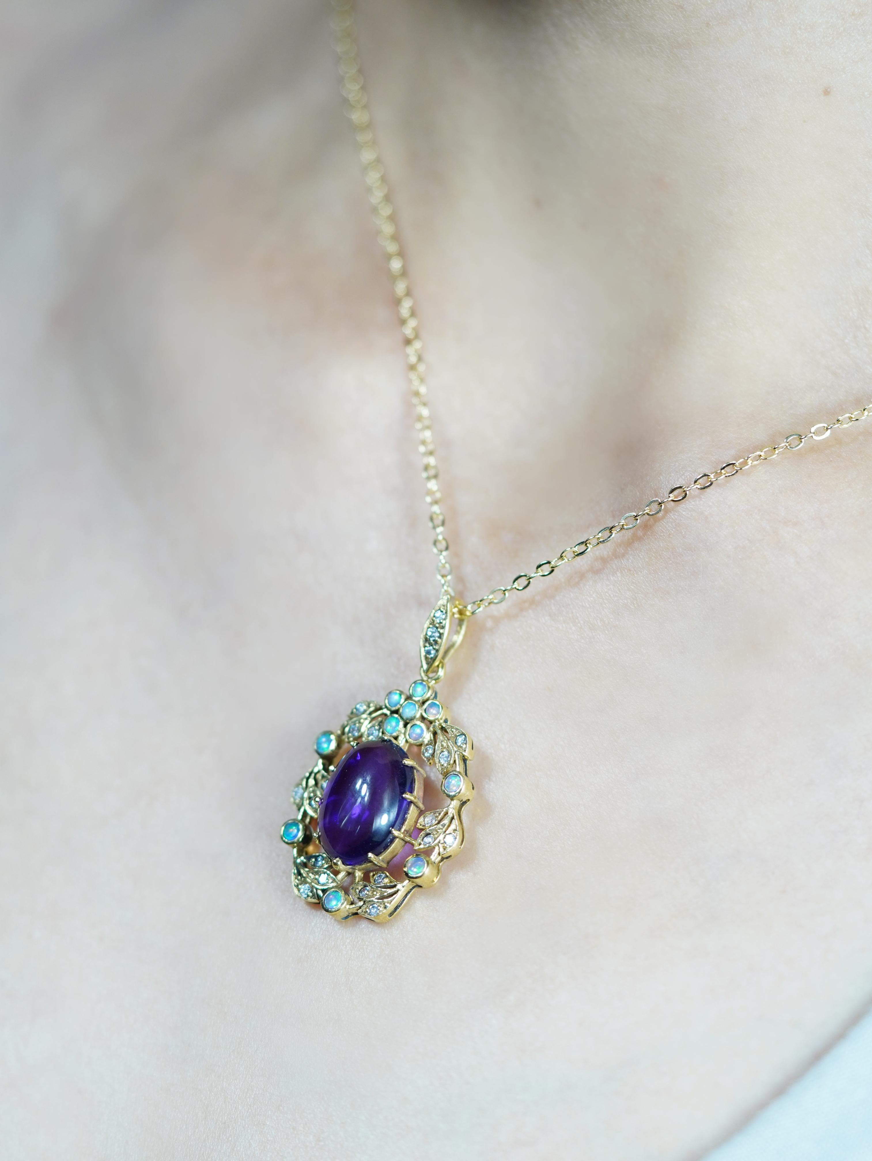 Ciondolo in oro giallo 9K con ametista, opale e diamante in stile Vintage in vendita 1