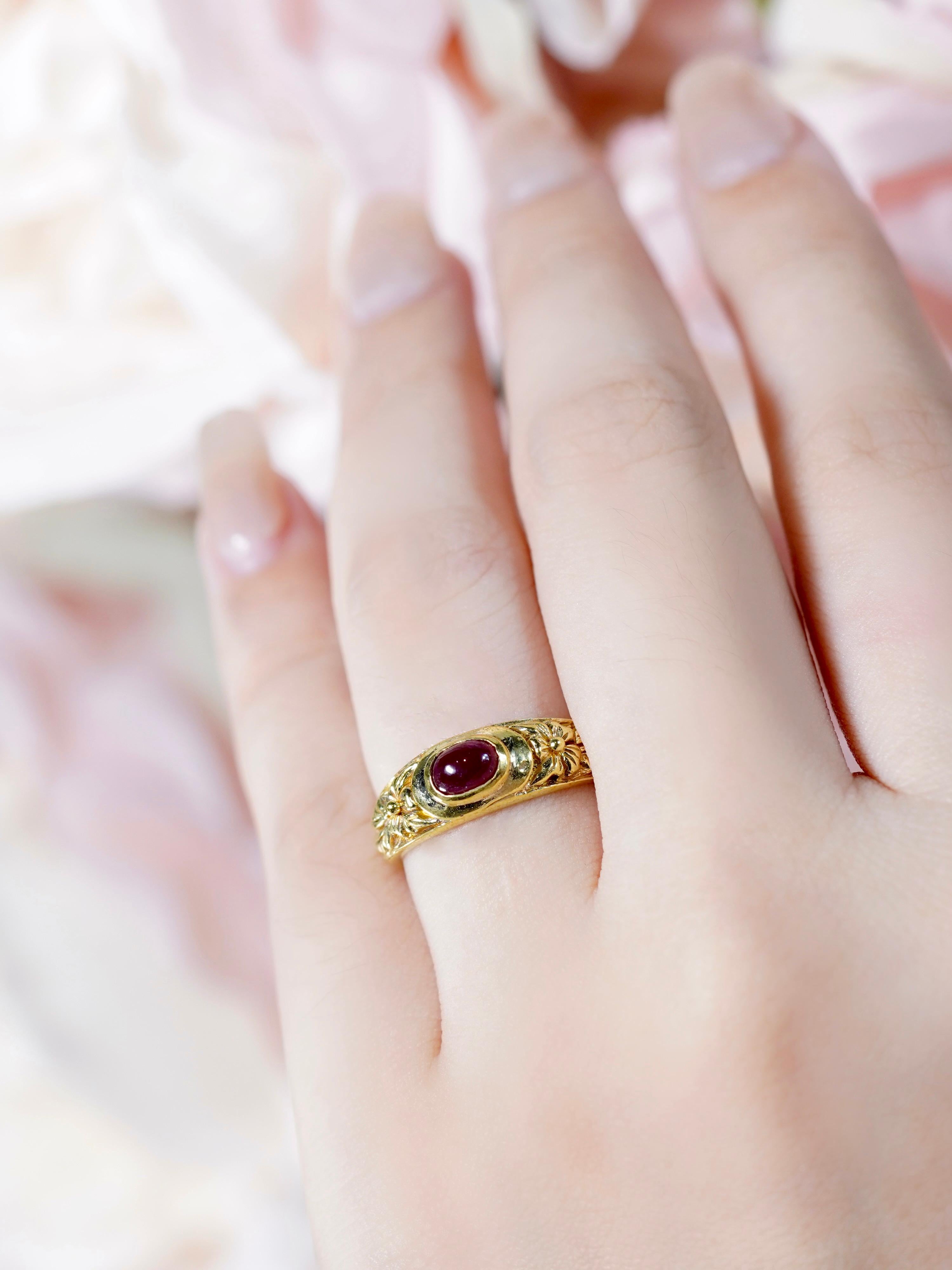 9K Yellow Gold Cabochon Ruby Vintage Style Floral Motif Band Ring For Sale 5