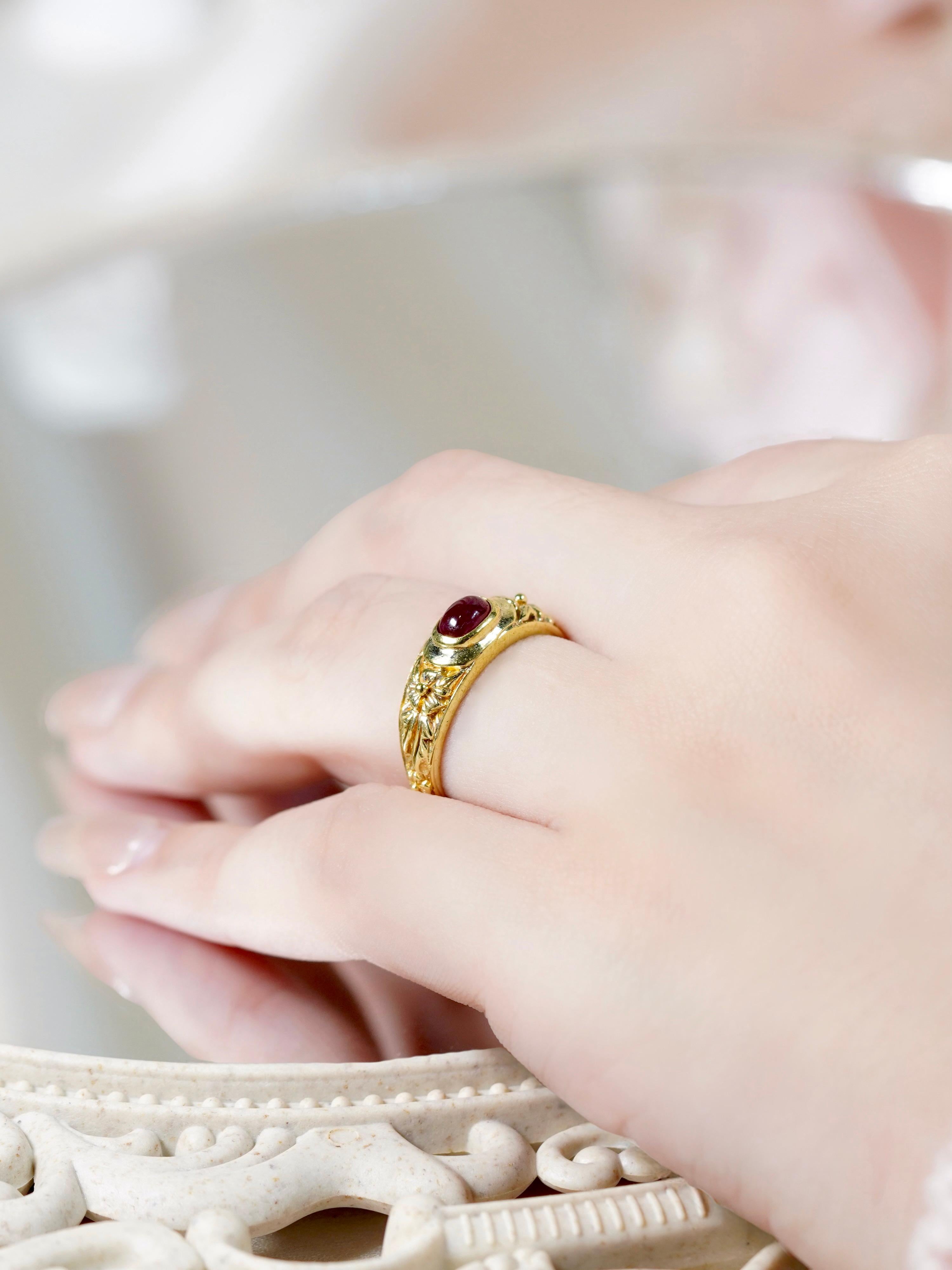 9K Yellow Gold Cabochon Ruby Vintage Style Floral Motif Band Ring For Sale 6