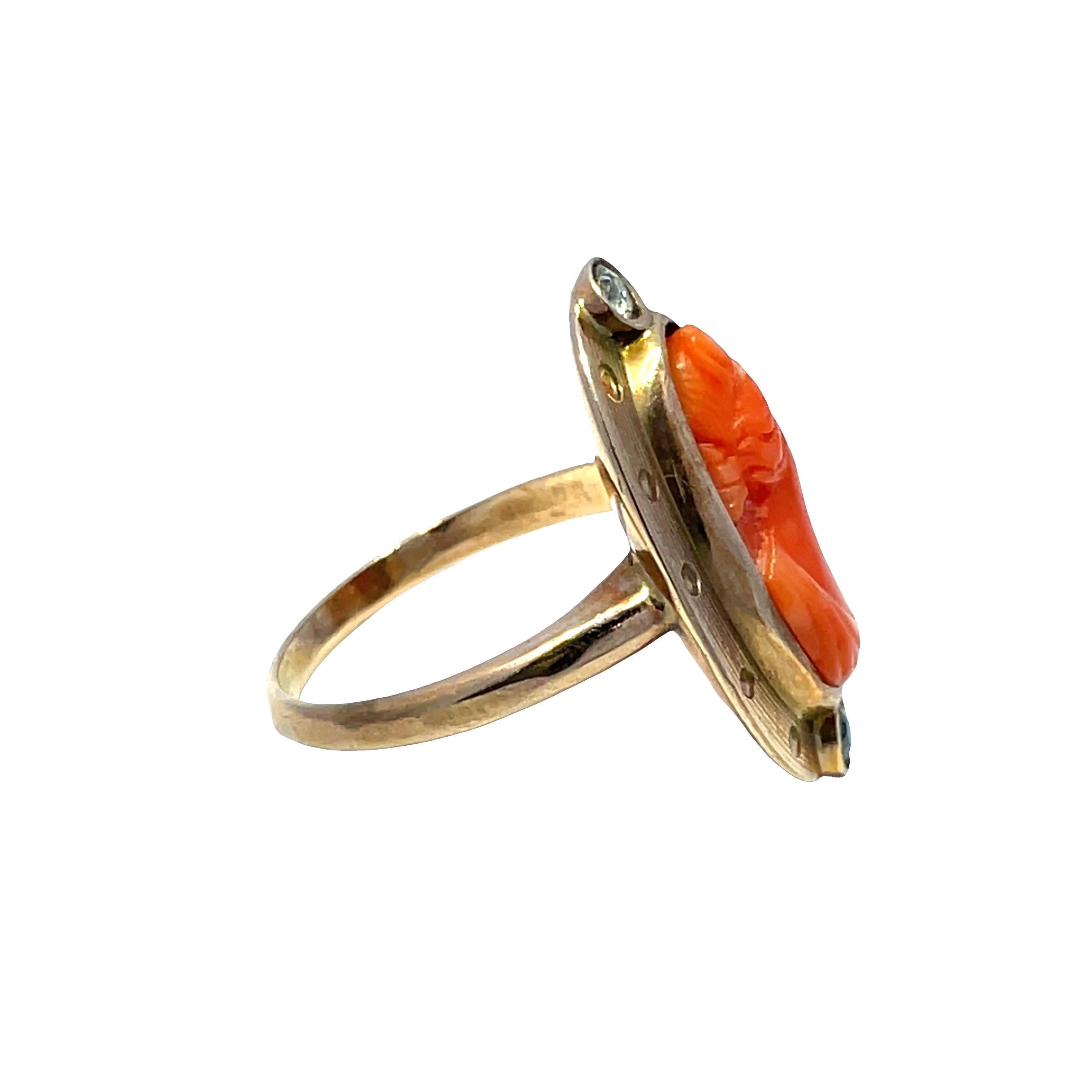 Anillo Antiguo Camafeo de Oro Amarillo de 9k con Diamantes talla Euro Antiguo en Excelente estado para la venta en New York, NY